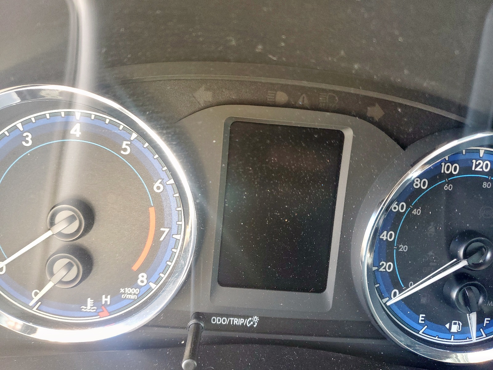 Photo 8 from auction – 2018 TOYOTA COROLLA L with VIN 2T1BURHE3JC074702
