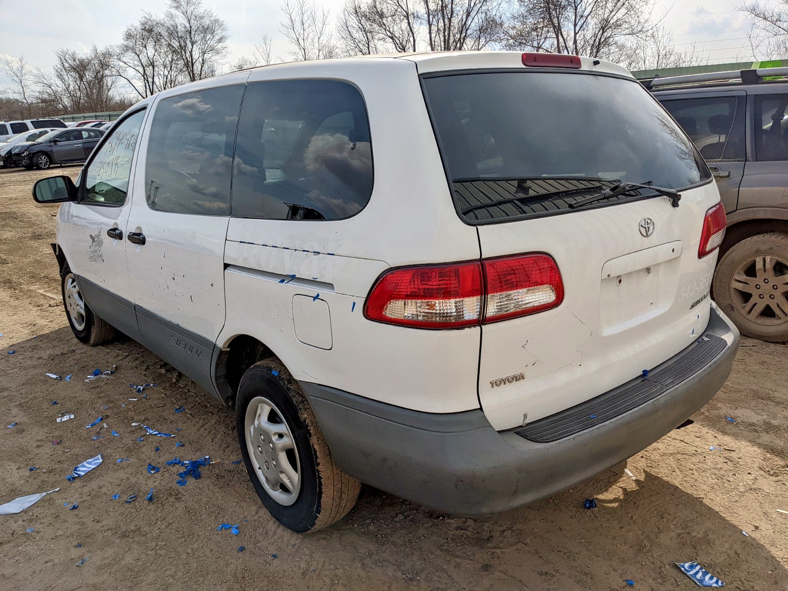 Photo 3 from auction – 2001 TOYOTA SIENNA CE with VIN 4T3ZF19C41U378862