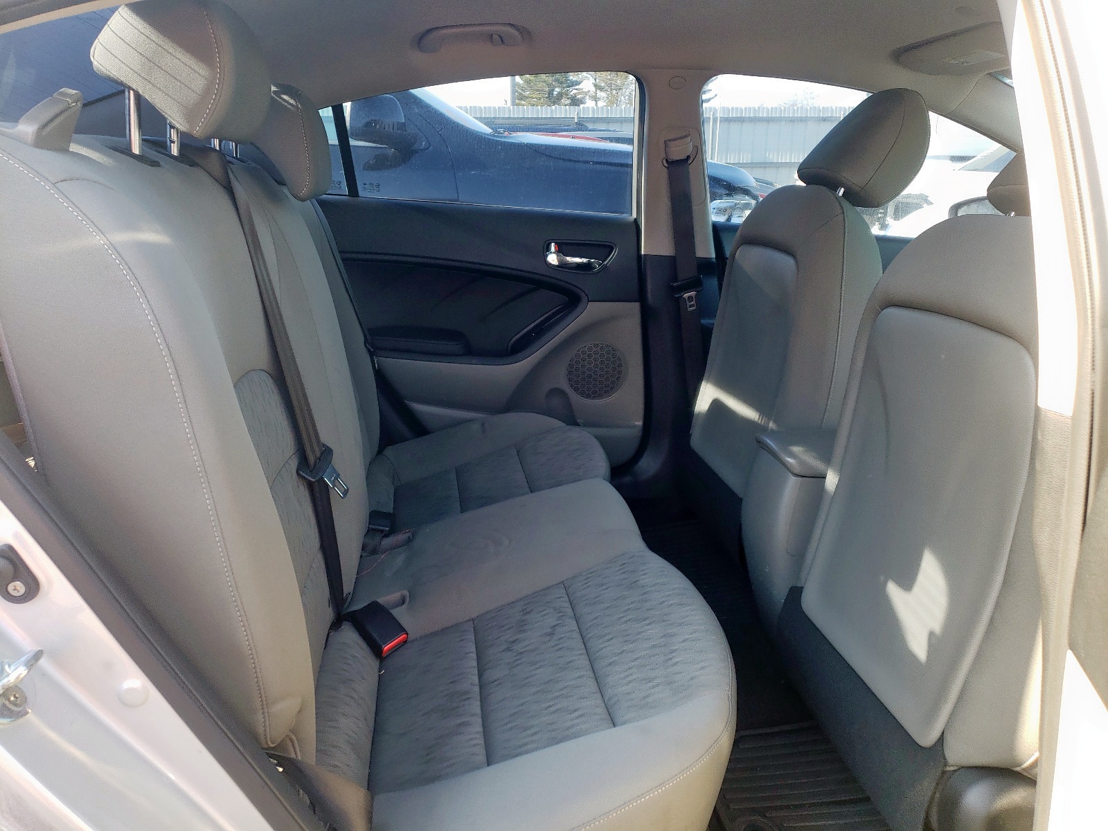 Photo 6 from auction – 2016 KIA FORTE LX with VIN KNAFK4A66G5528344
