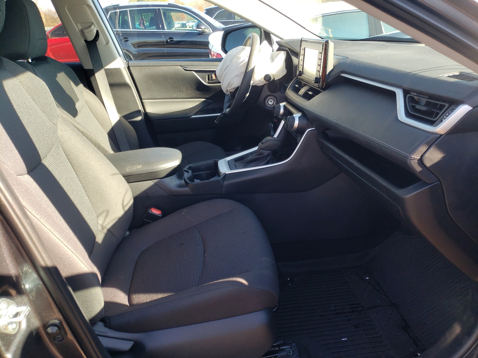 Photo 5 from auction – 2021 TOYOTA RAV4 LE with VIN 2T3F1RFV6MC224777