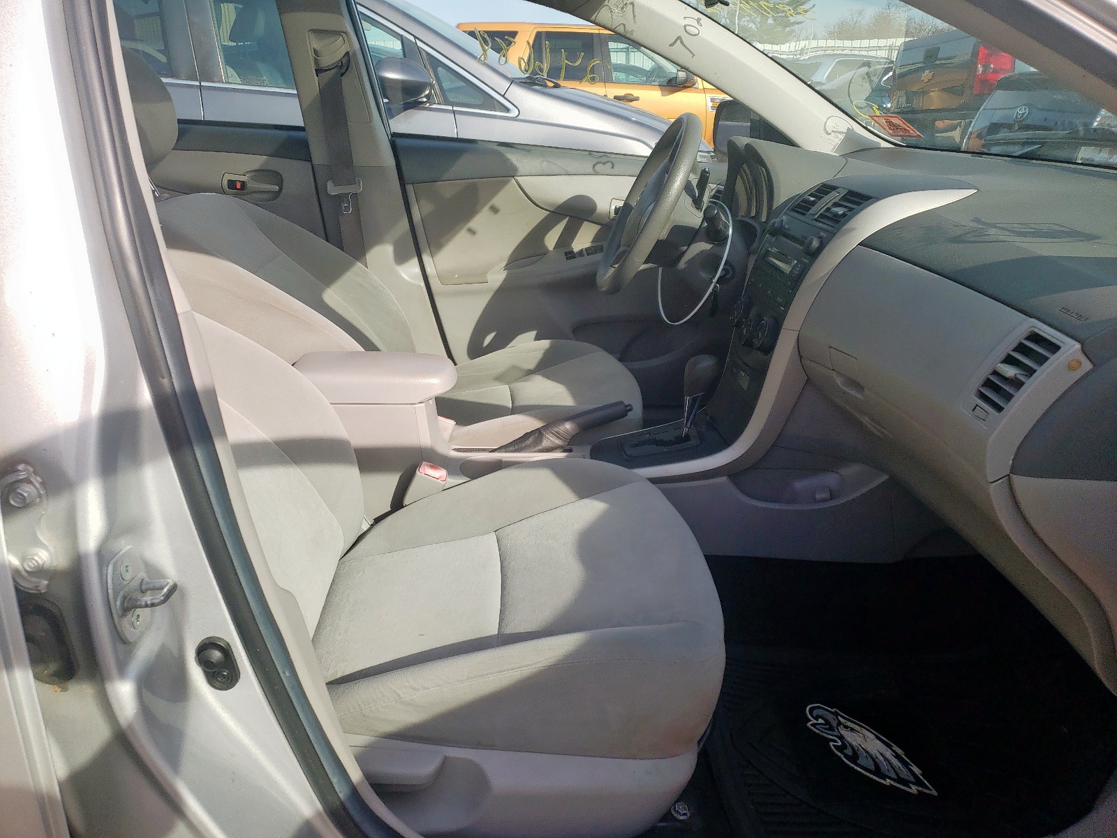 Zdjęcie 5 z aukcji – 2009 TOYOTA COROLLA BA z VIN 2T1BU40E69C010700