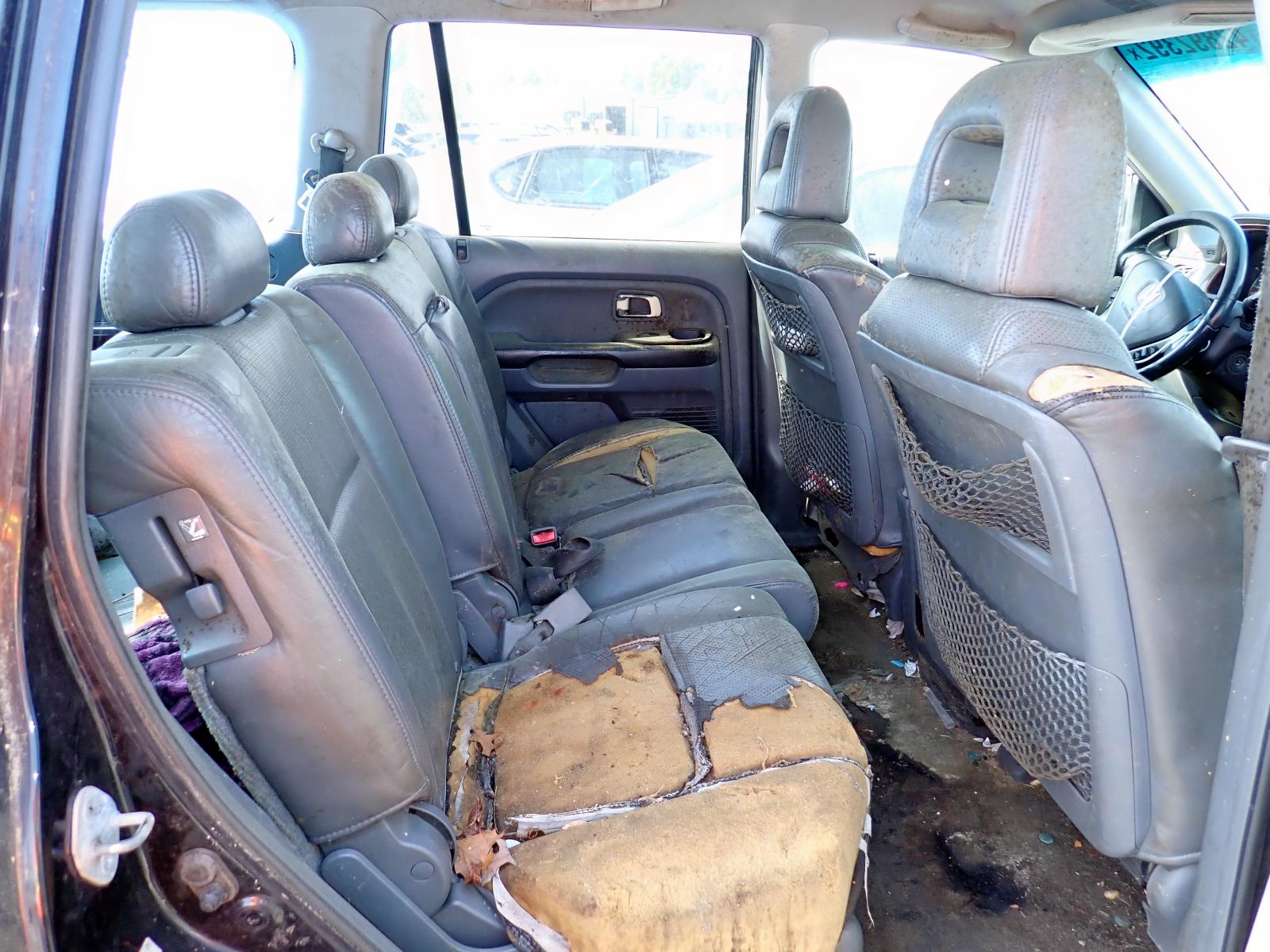 Photo 6 from auction – 2004 HONDA PILOT EXL with VIN 2HKYF18674H502643