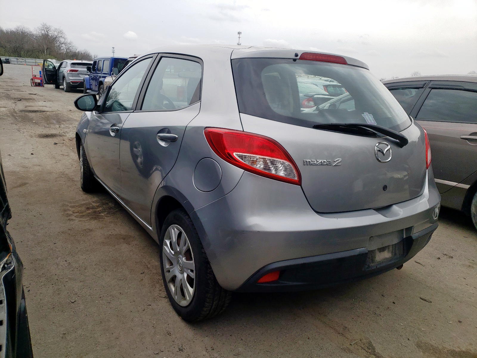 Photo 3 from auction – 2011 MAZDA MAZDA2 with VIN JM1DE1HZ3B0103637