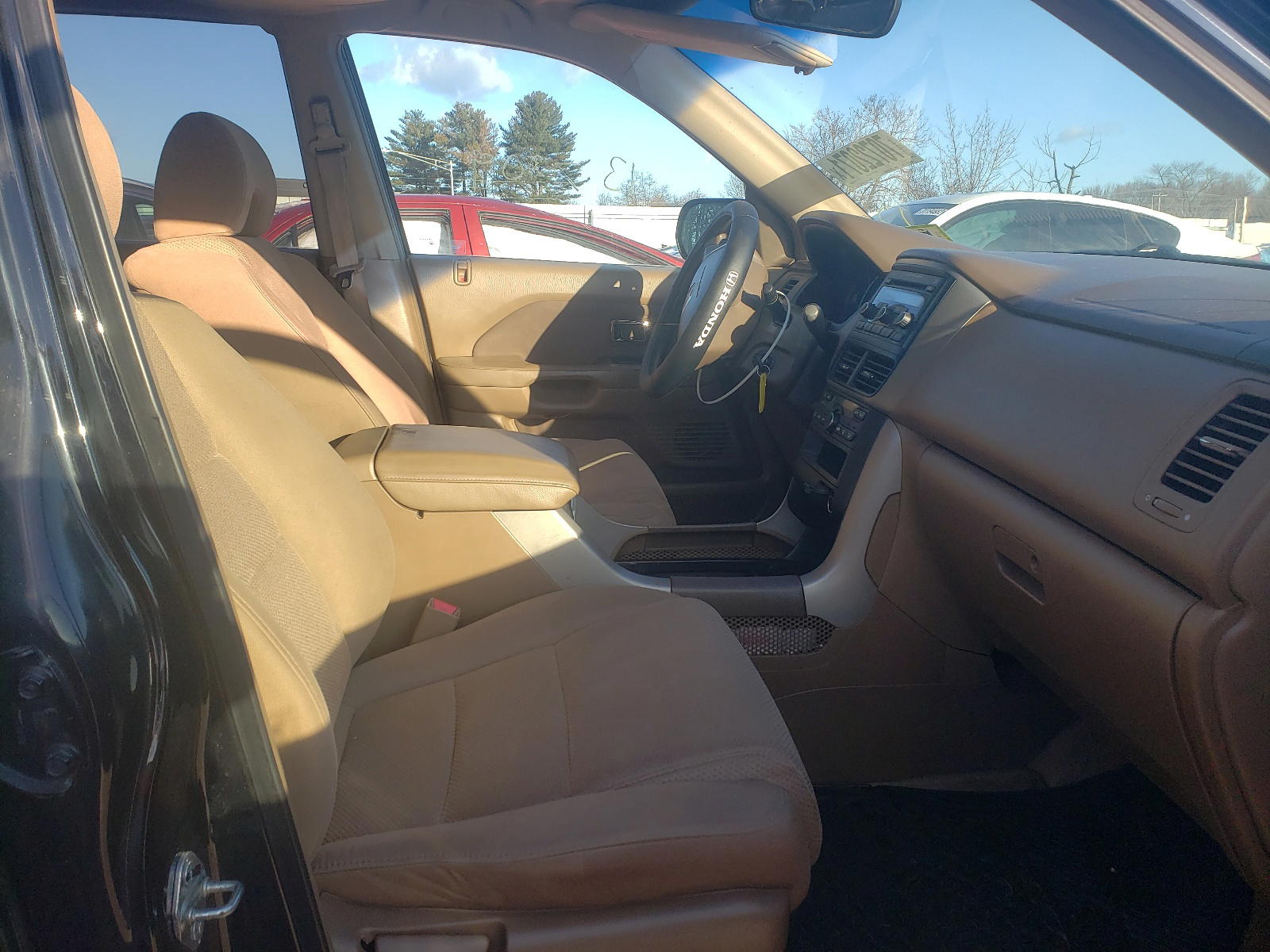 Photo 5 from auction – 2006 HONDA PILOT EX with VIN 5FNYF18466B008791