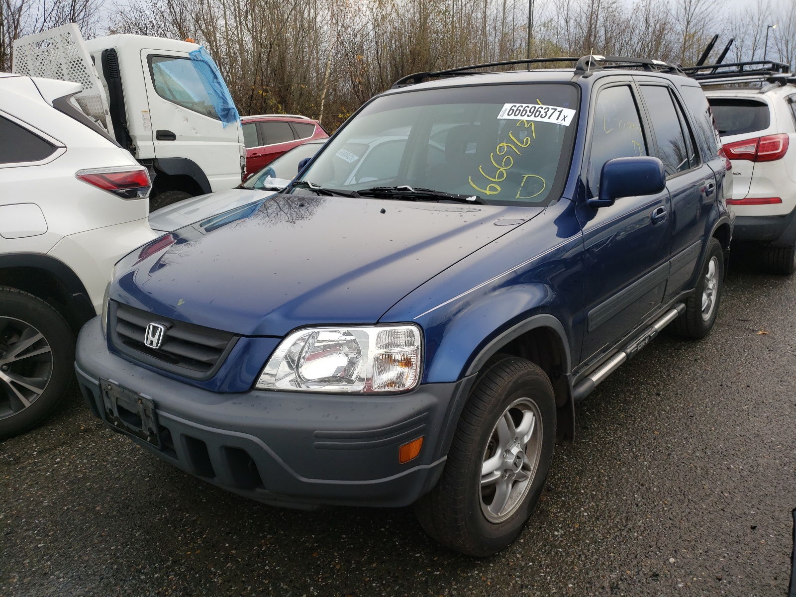 Photo 2 from auction – 1998 HONDA CR-V EX with VIN JHLRD1869WC040310