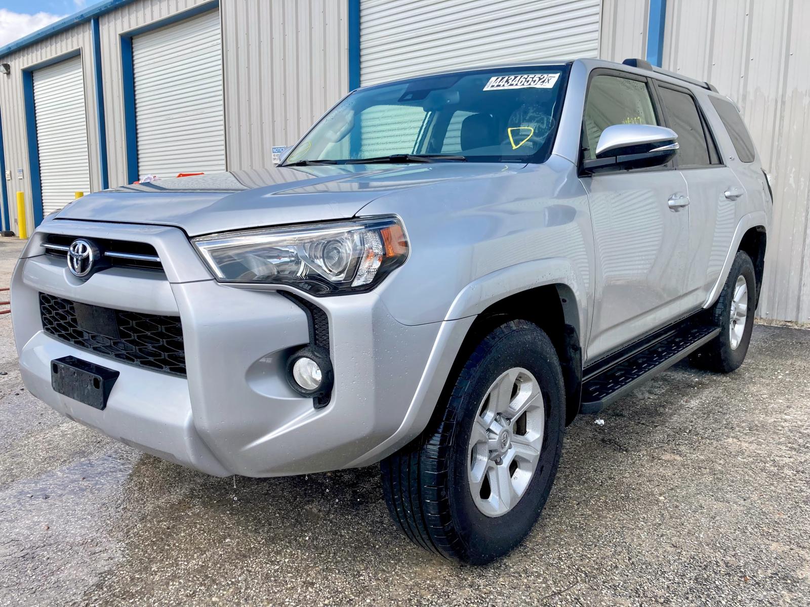 Photo 2 from auction – 2020 TOYOTA 4RUNNER SR with VIN JTEBU5JR8L5788830