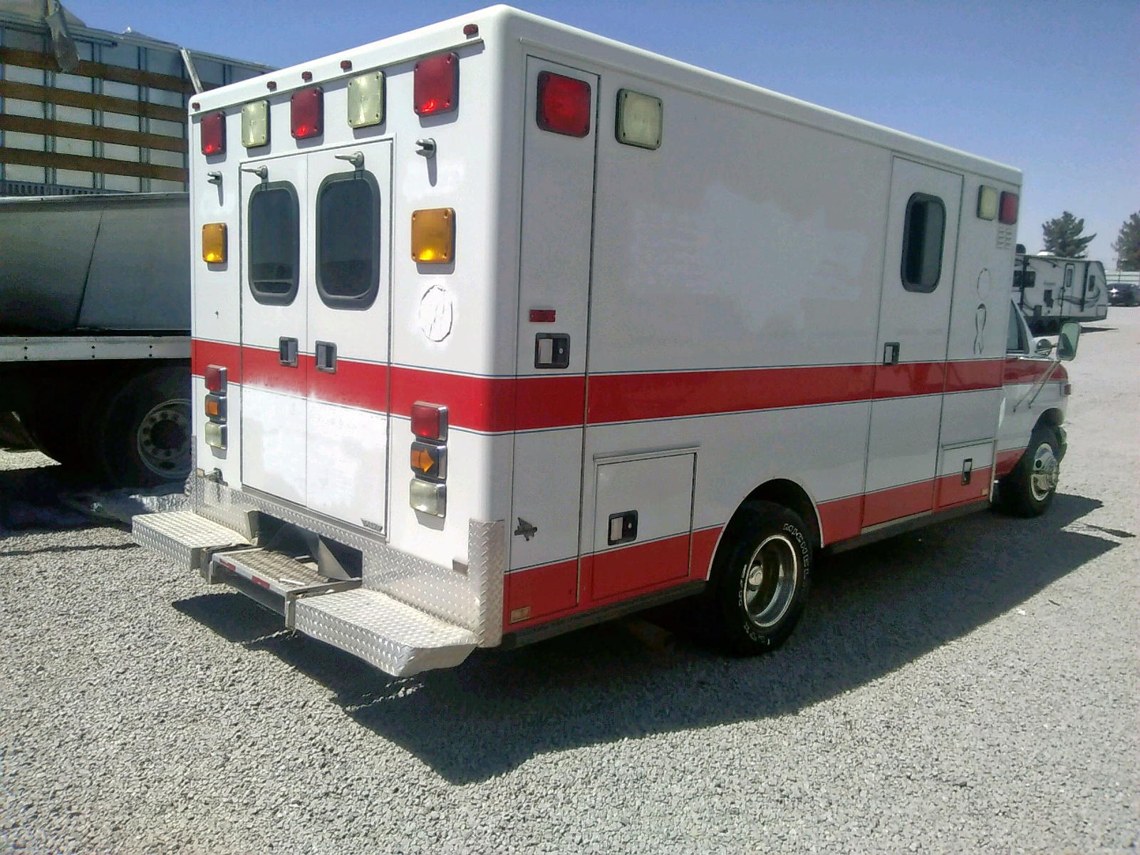 Photo 4 from auction – 2003 FORD ECONOLINE with VIN 1FDXE45F83HA16033