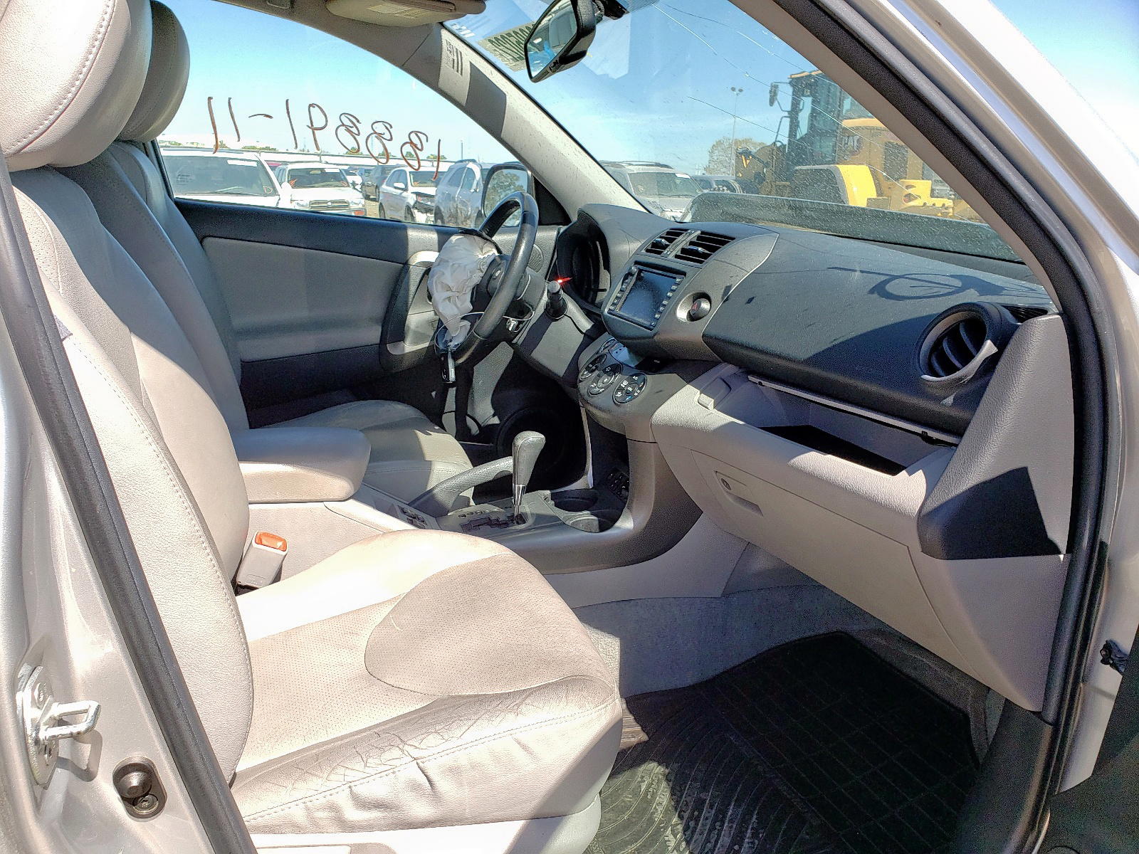 Photo 5 from auction – 2011 TOYOTA RAV4 LIMIT with VIN 2T3YK4DV4BW010250