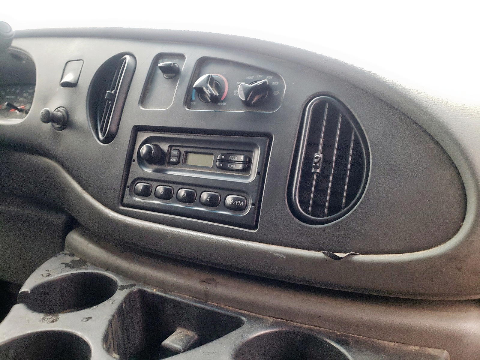 Photo 9 from auction – 2008 FORD ECONOLINE with VIN 1FTNS24W58DA18850