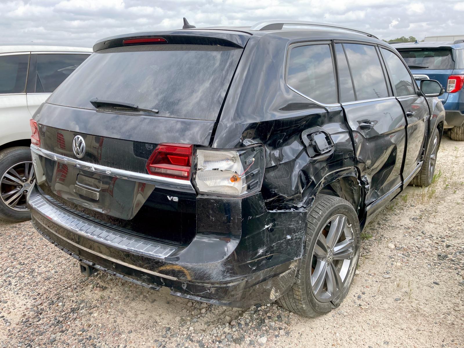 Photo 4 from auction – 2018 VOLKSWAGEN ATLAS SE with VIN 1V2SR2CA1JC559179