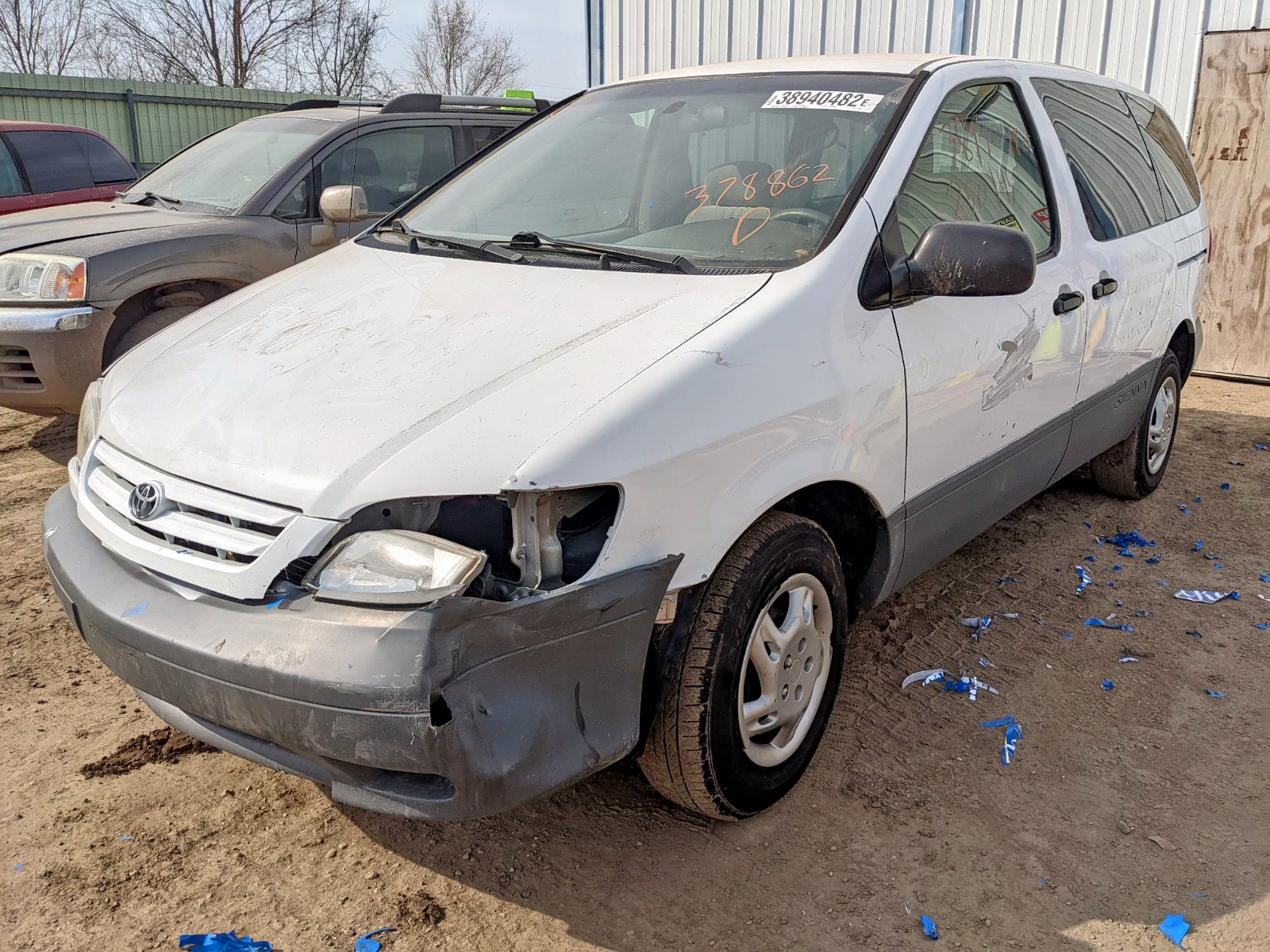 Photo 2 from auction – 2001 TOYOTA SIENNA CE with VIN 4T3ZF19C41U378862