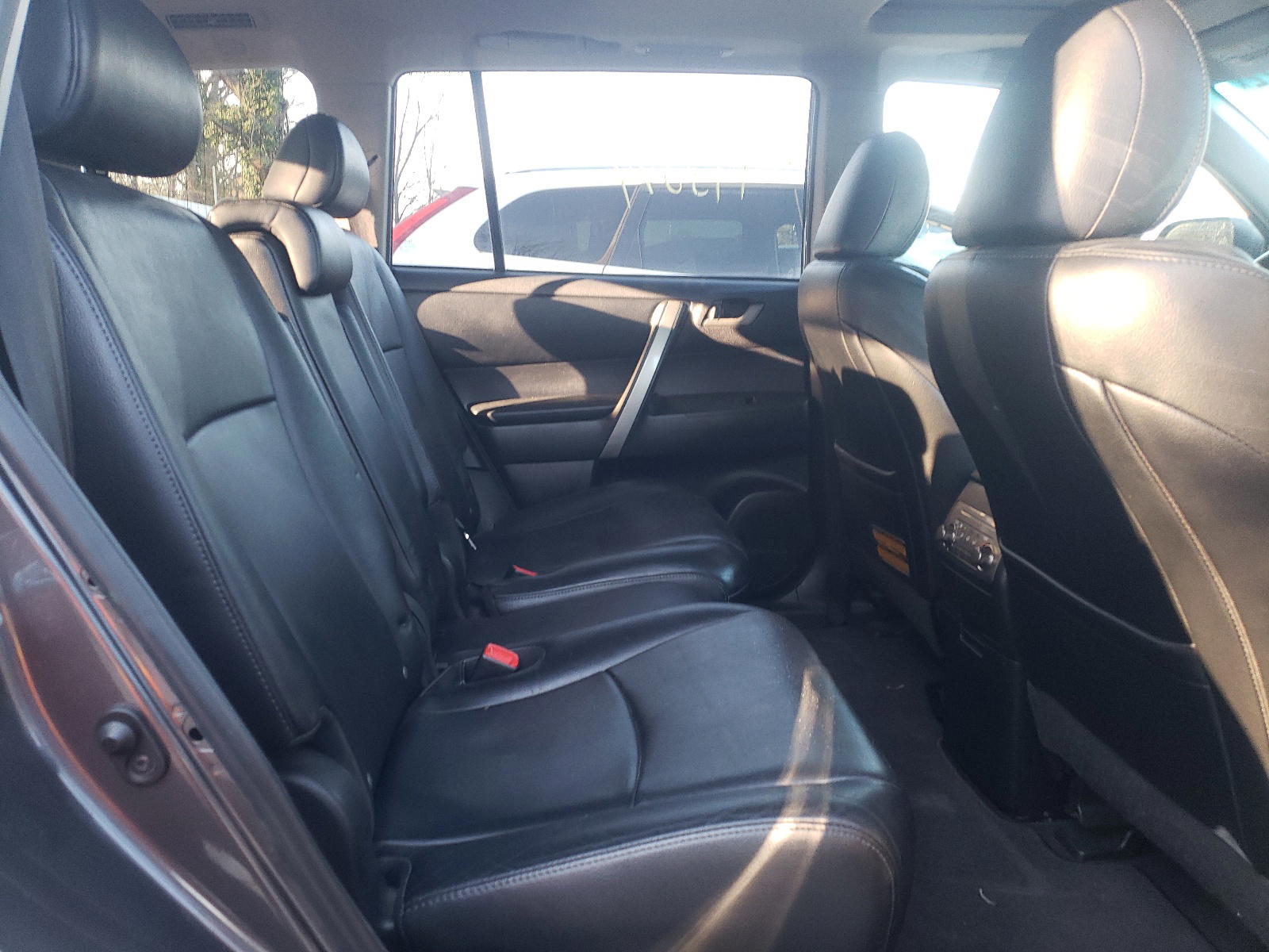Photo 6 from auction – 2012 TOYOTA HIGHLANDER with VIN 5TDBK3EH8CS142469