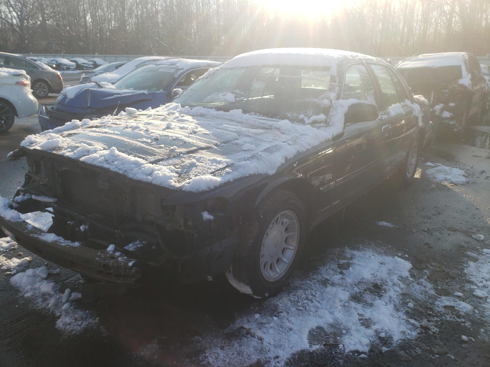 Photo 2 from auction – 2001 FORD CROWN VICT with VIN 2FAFP74W01X131502