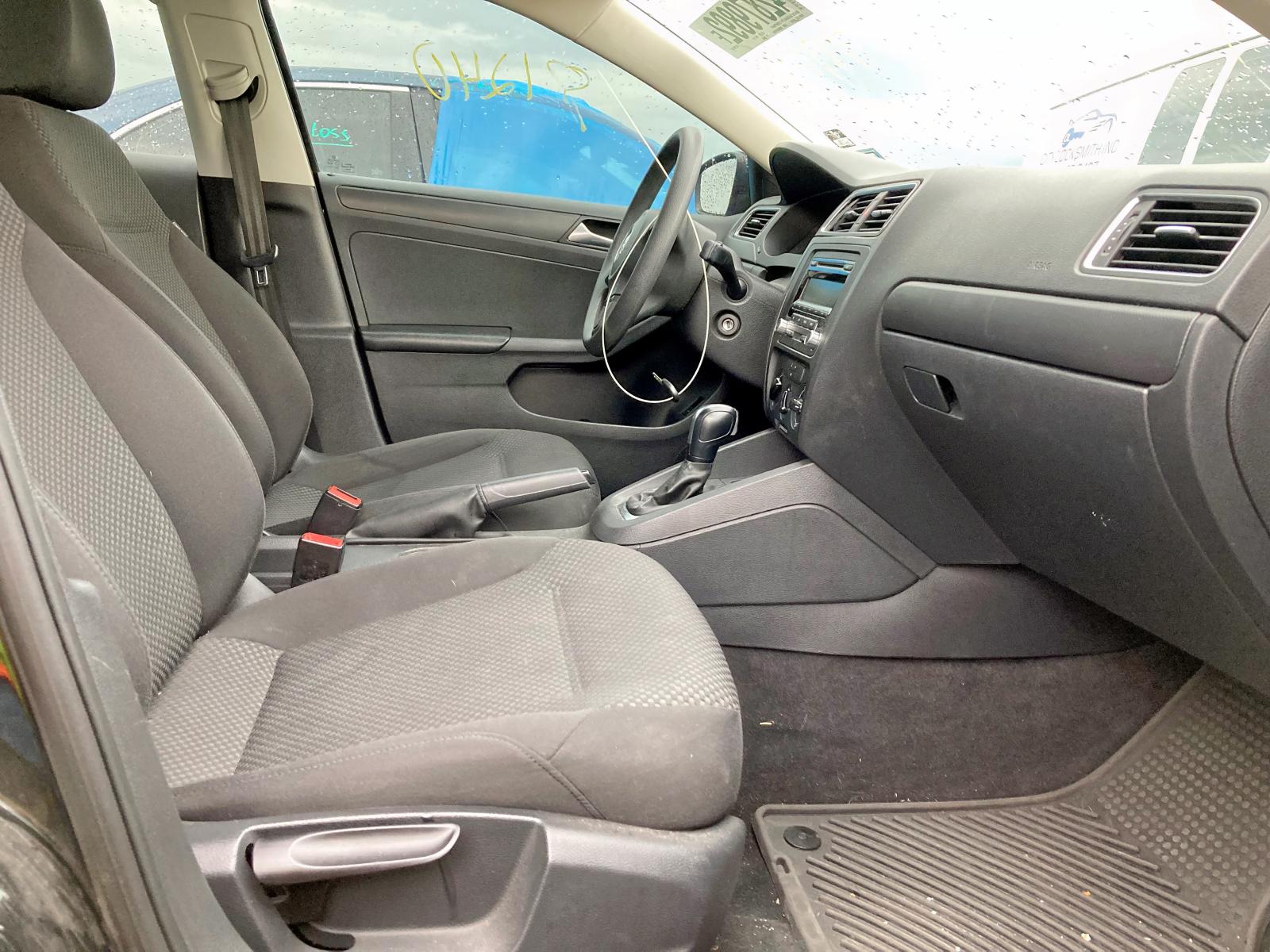 Photo 5 from auction – 2013 VOLKSWAGEN JETTA BASE with VIN 3VW2K7AJ6DM399094
