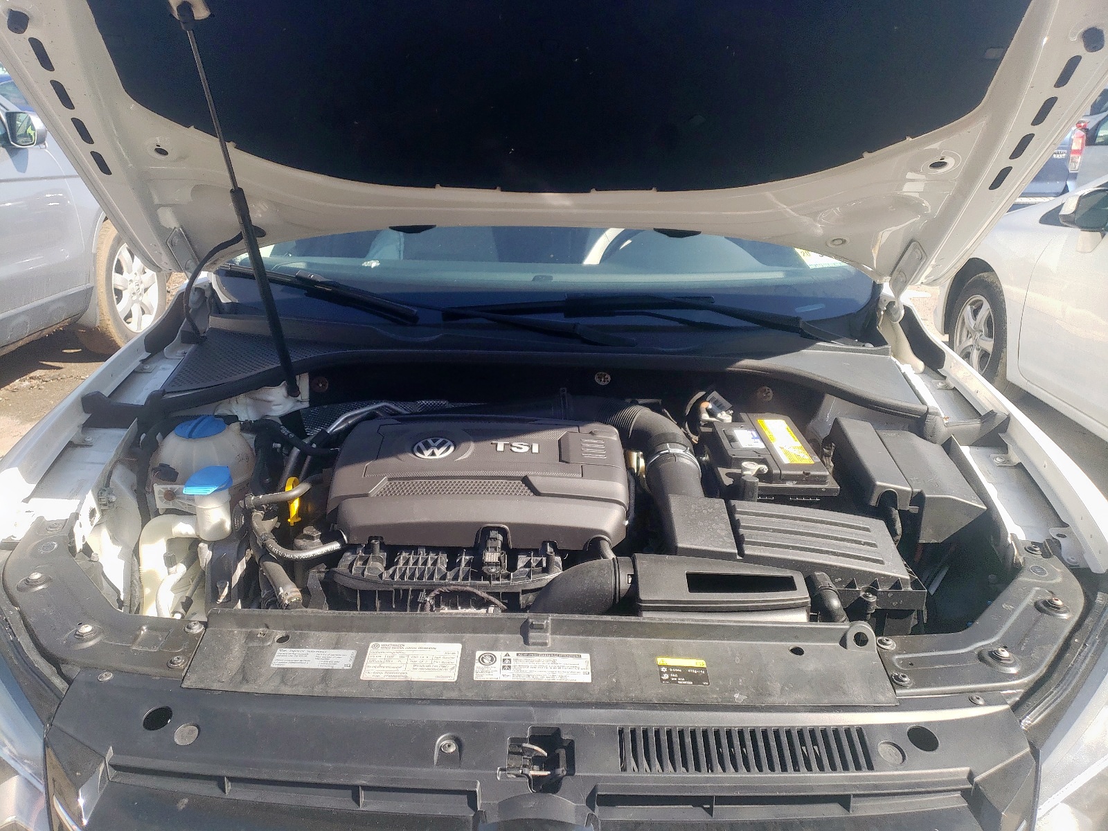 Photo 7 from auction – 2014 VOLKSWAGEN PASSAT SE with VIN 1VWBT7A39EC103292