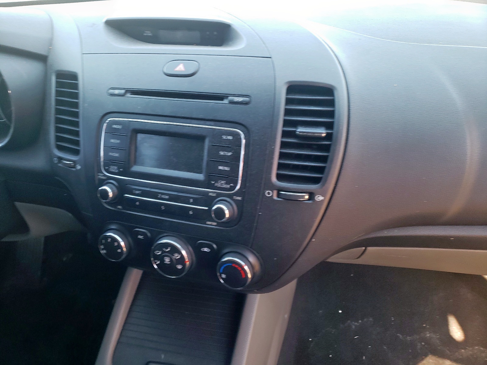 Photo 9 from auction – 2016 KIA FORTE LX with VIN KNAFK4A66G5528344