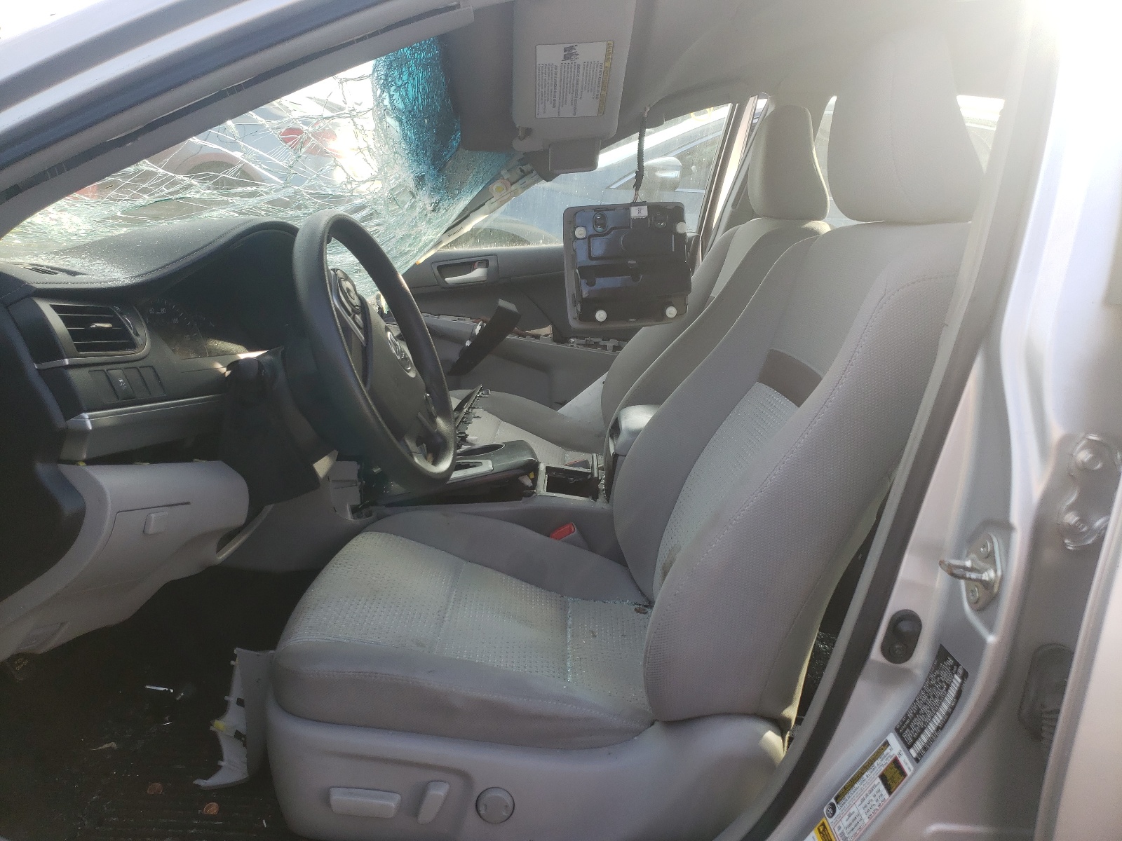 Photo 5 from auction – 2014 TOYOTA CAMRY L with VIN 4T4BF1FK1ER429140