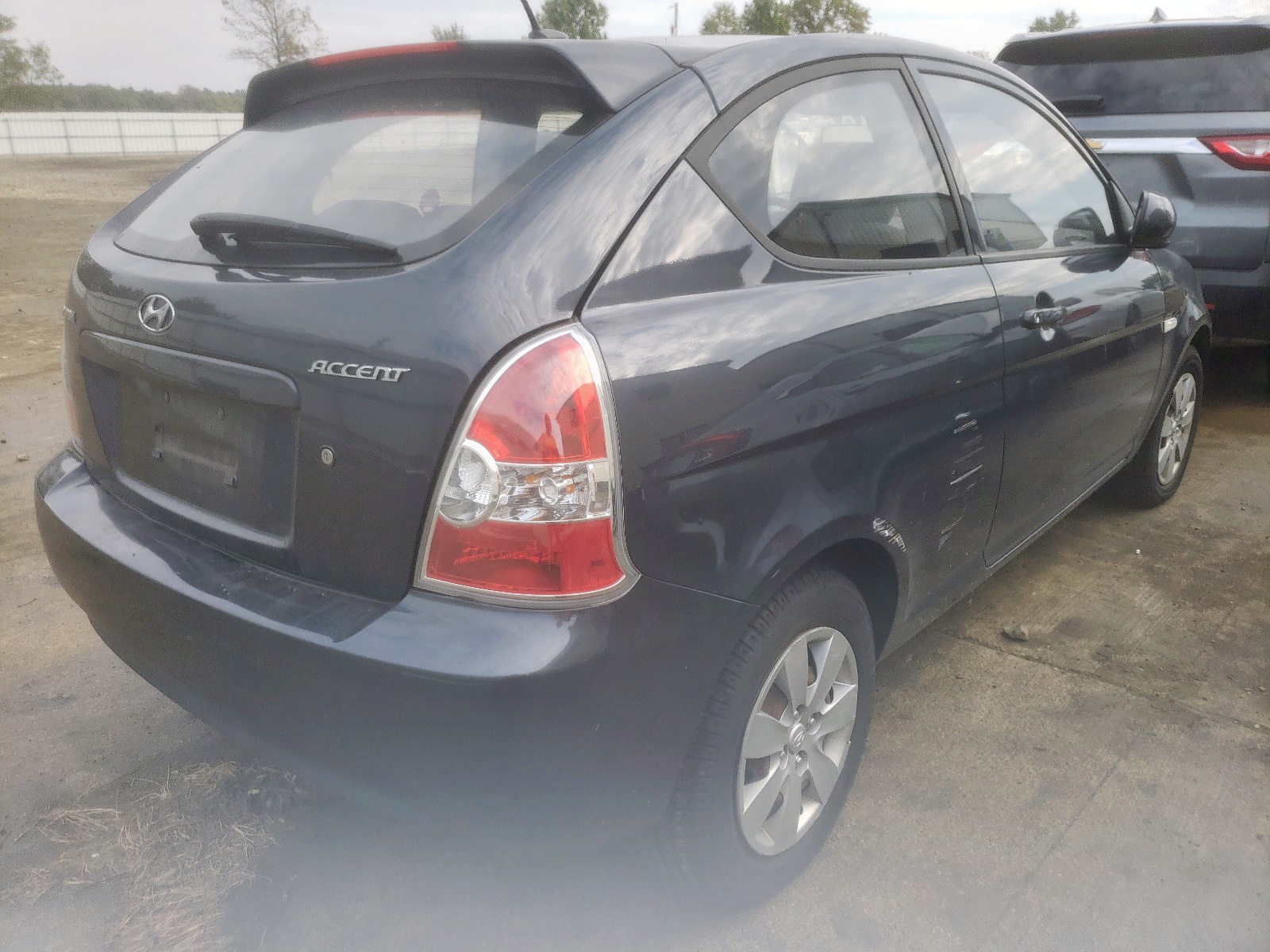 Photo 4 from auction – 2010 HYUNDAI ACCENT BLU with VIN KMHCM3AC8AU157079