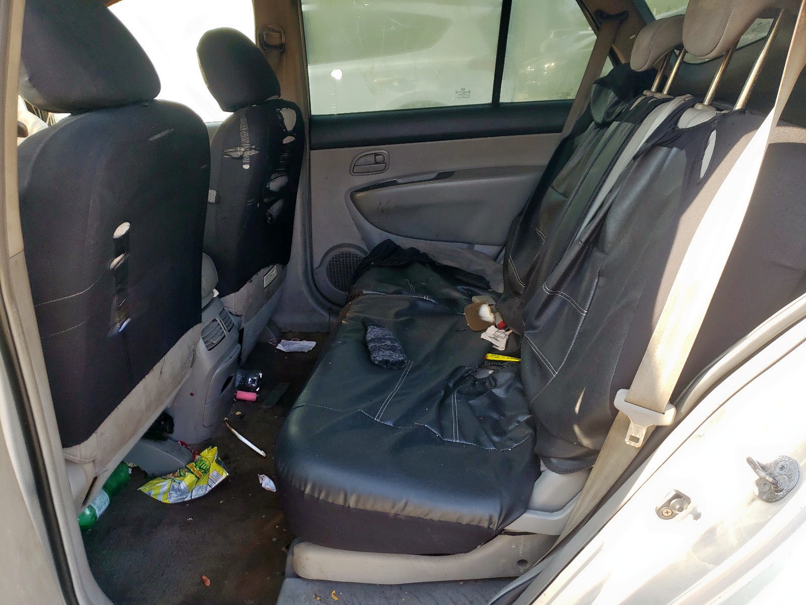 Photo 6 from auction – 2007 KIA RONDO BASE with VIN KNAFG525877077628