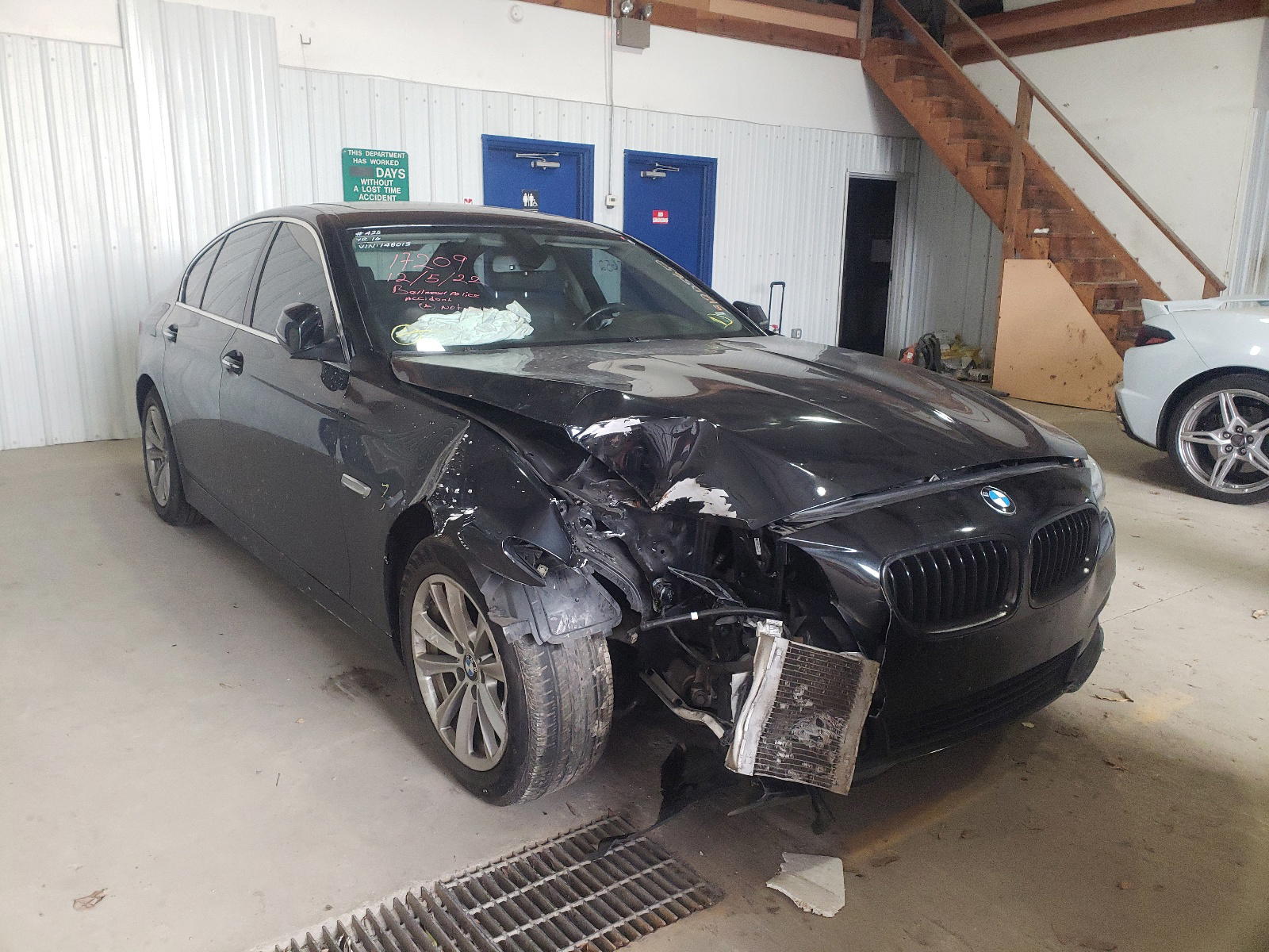 BMW 528 XI 2016 with VIN WBA5A7C5XGG148013 - Photo from auction