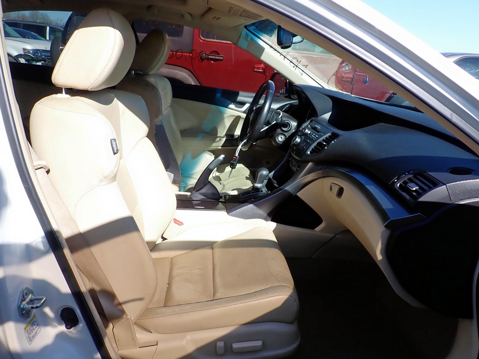 Photo 5 from auction – 2012 ACURA TSX TECH with VIN JH4CU2F68BC011580