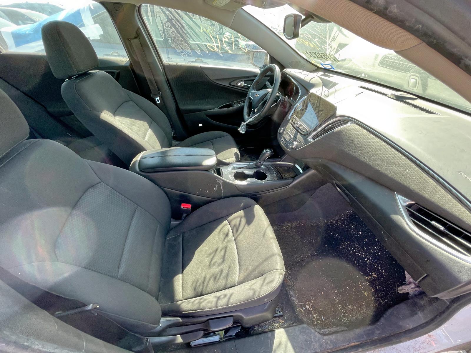 Photo 5 from auction – 2017 CHEVROLET MALIBU LT with VIN 1G1ZE5STXHF160370