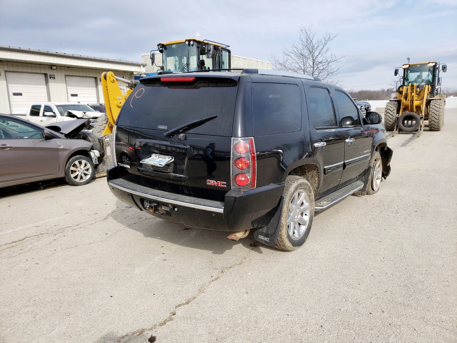 Photo 4 from auction – 2007 GMC YUKON DENA with VIN 1GKFK63897J236504