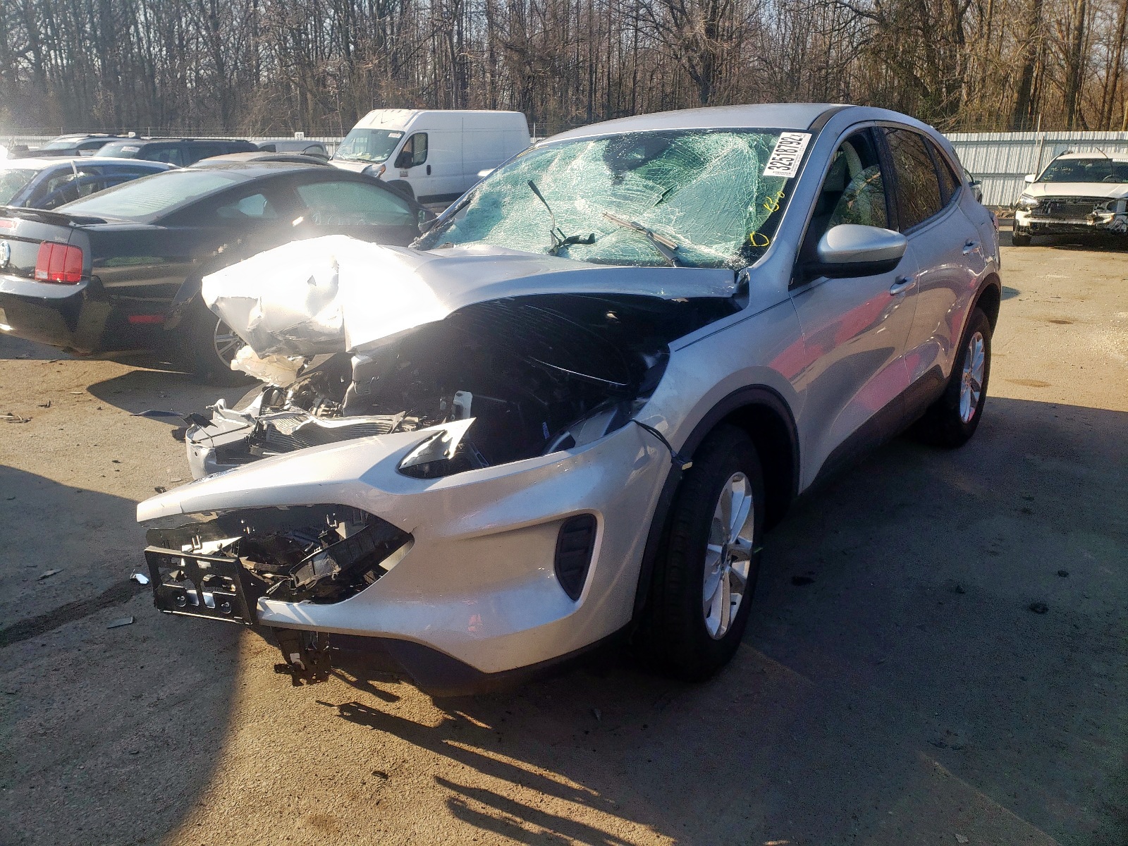 Photo 2 from auction – 2020 FORD ESCAPE SE with VIN 1FMCU9G63LUB37863
