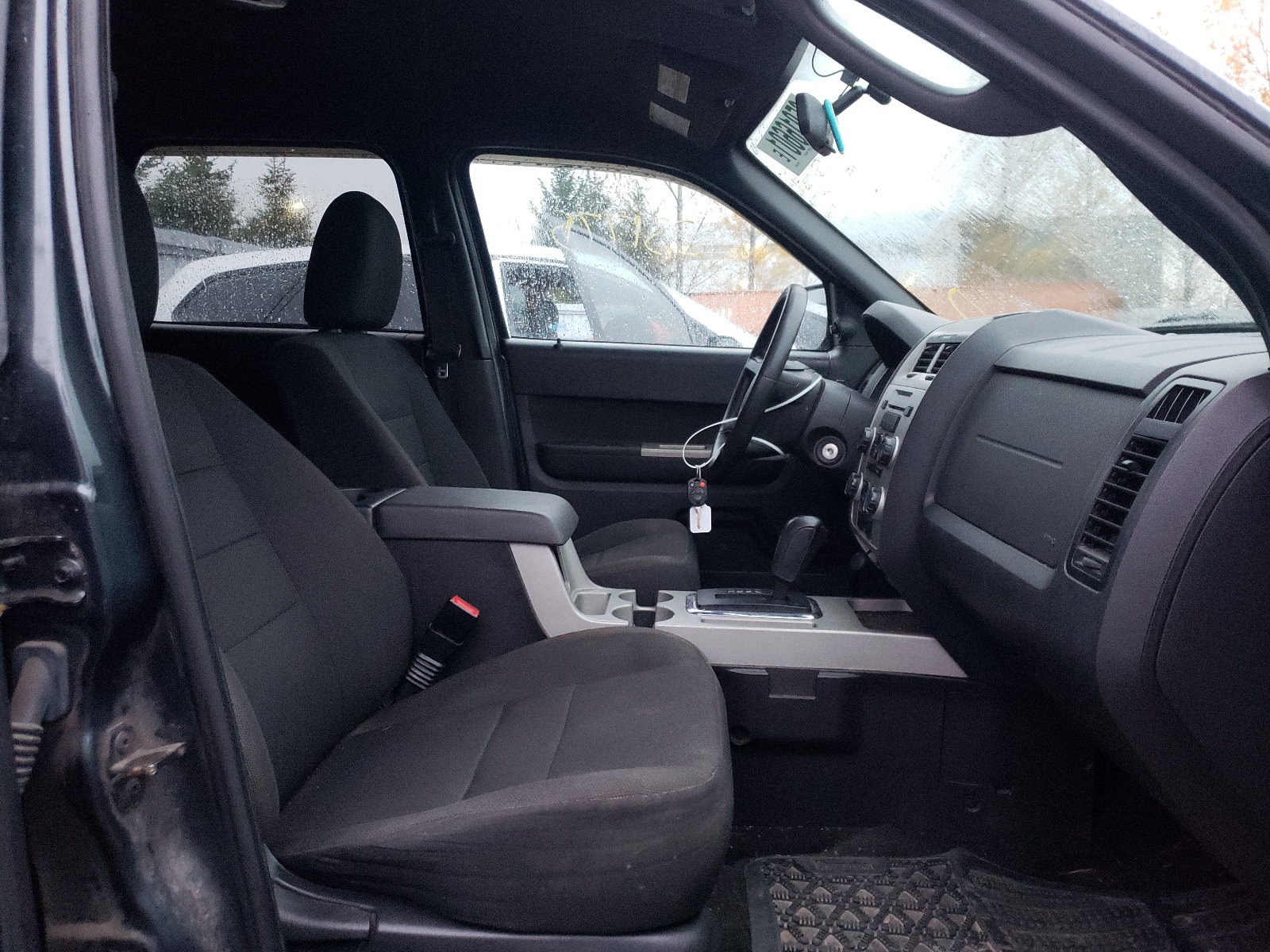 Photo 5 from auction – 2009 FORD ESCAPE XLT with VIN 1FMCU93G39KB85401