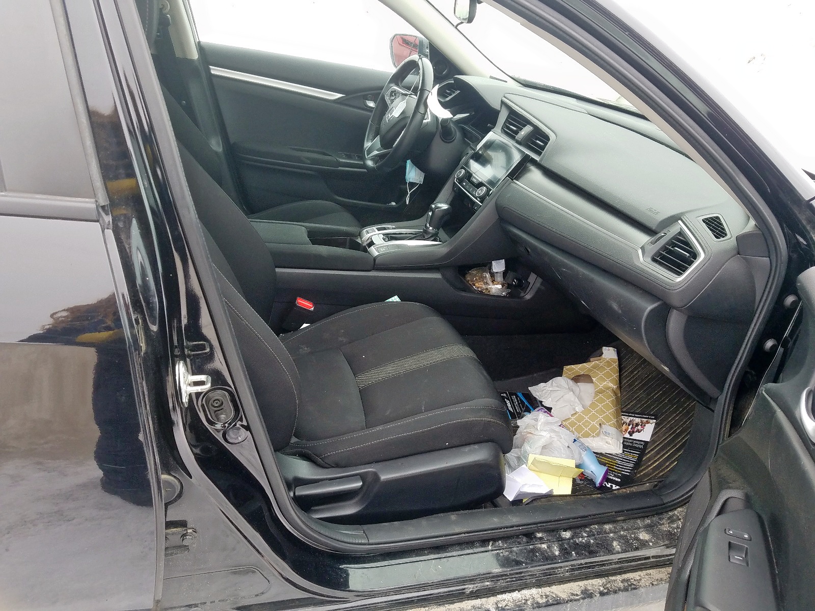 Photo 5 from auction – 2018 HONDA CIVIC LX with VIN 2HGFC2F60JH010096