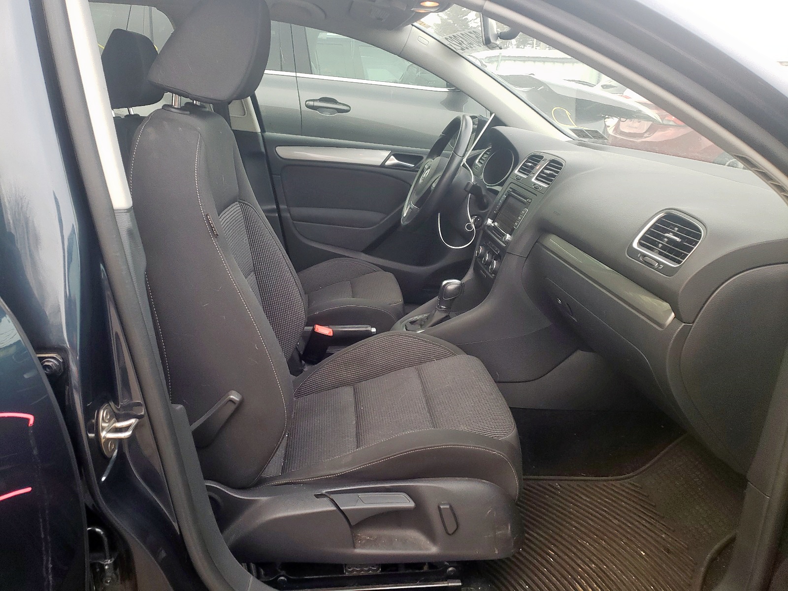 Photo 5 from auction – 2013 VOLKSWAGEN GOLF with VIN WVWDB7AJ2DW140422