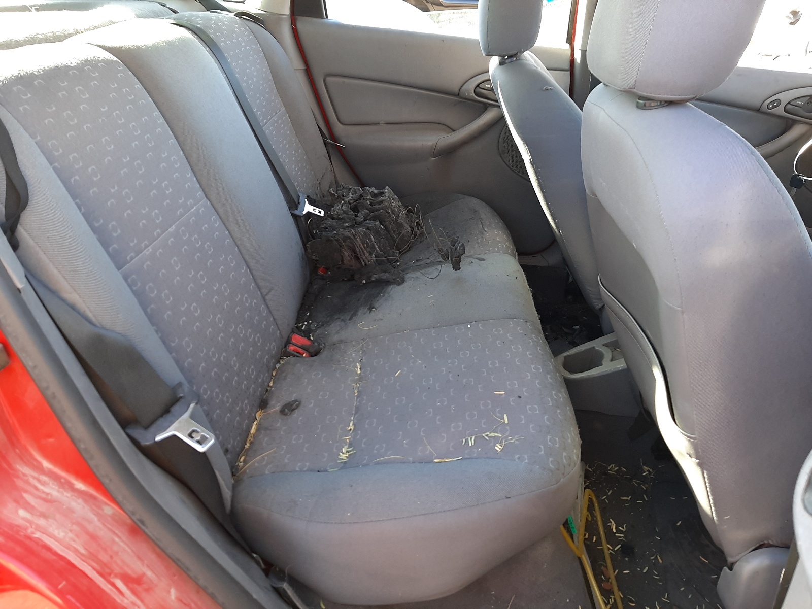 Photo 6 from auction – 2004 FORD FOCUS ZX5 with VIN 3FAFP37324R124385
