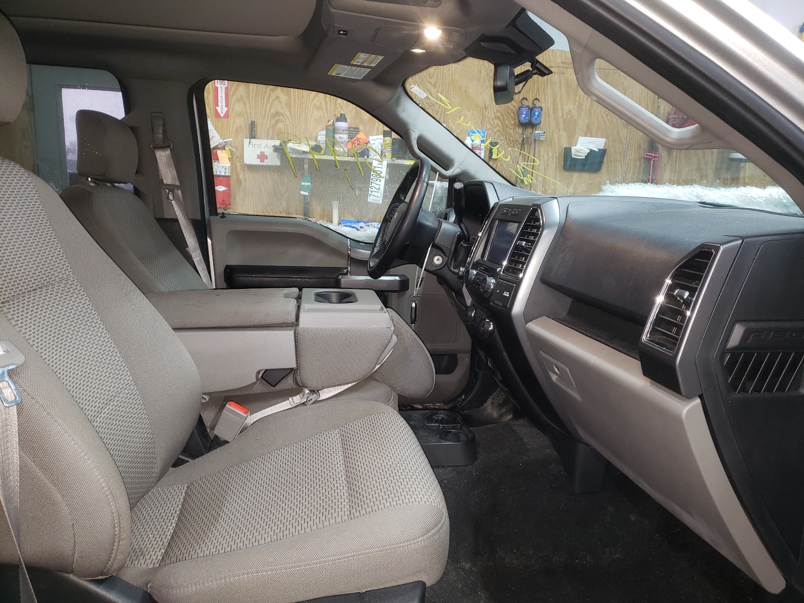 Photo 5 from auction – 2019 FORD F150 SUPER with VIN 1FTFW1E43KFC25541
