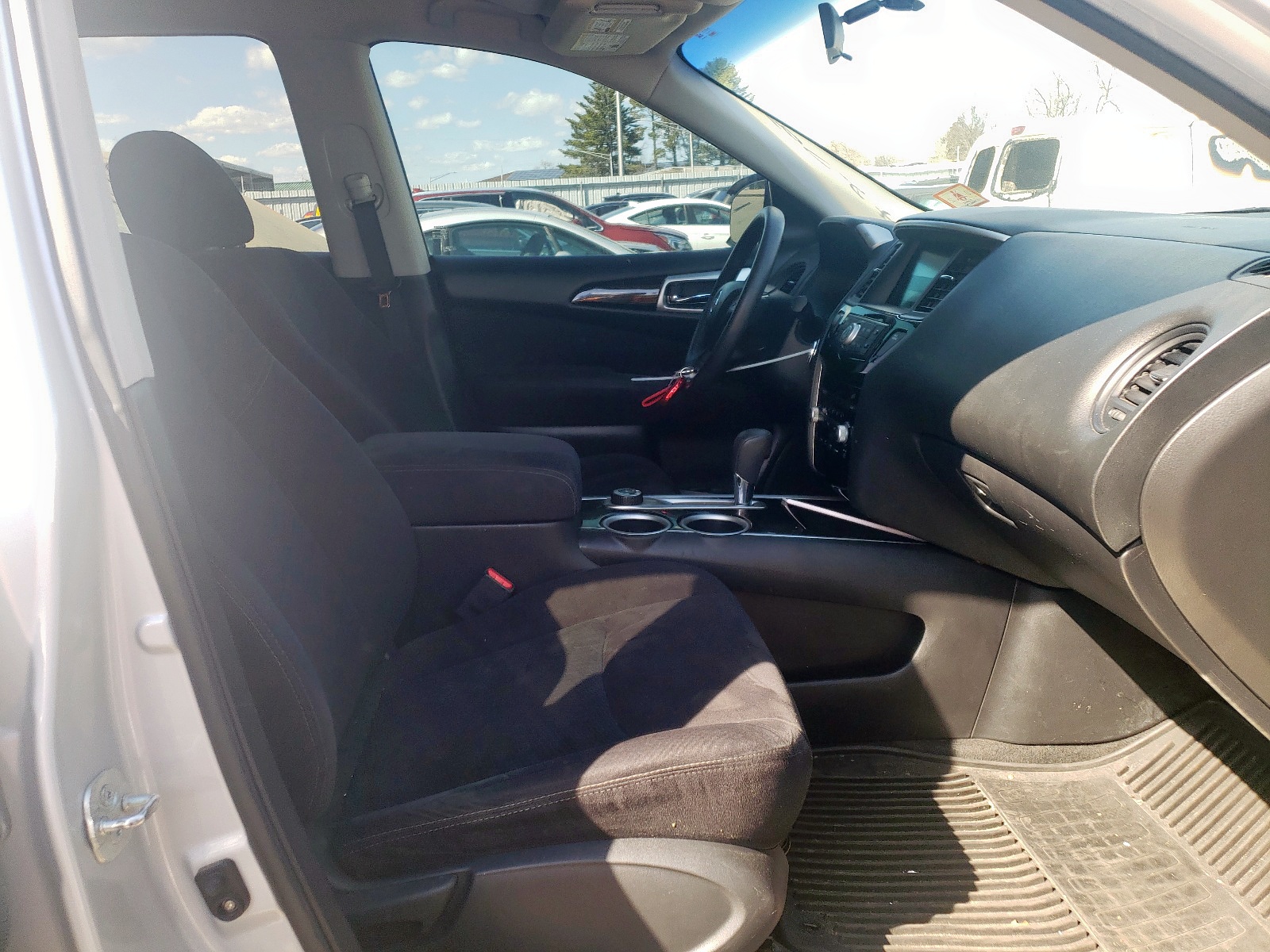 Photo 5 from auction – 2013 NISSAN PATHFINDER with VIN 5N1AR2MM7DC627295