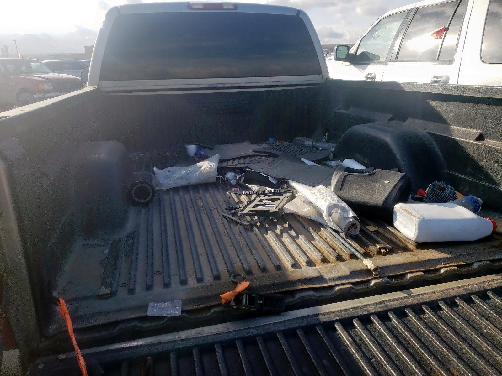 Photo 6 from auction – 2001 CHEVROLET SILVERADO with VIN 2GCEK19T111406040