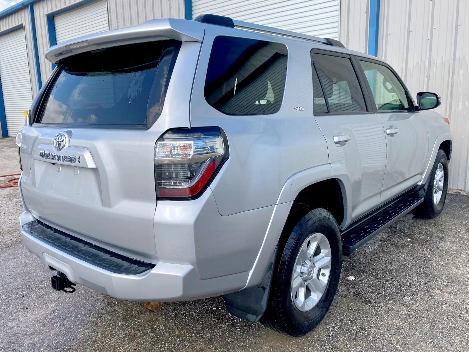 Photo 3 from auction – 2020 TOYOTA 4RUNNER SR with VIN JTEBU5JR8L5788830