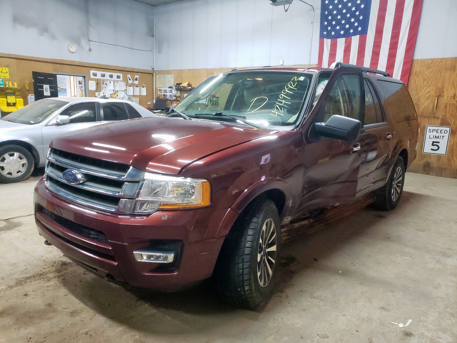 Photo 2 from auction – 2016 FORD EXPEDITION with VIN 1FMJK1JT7GEF20346