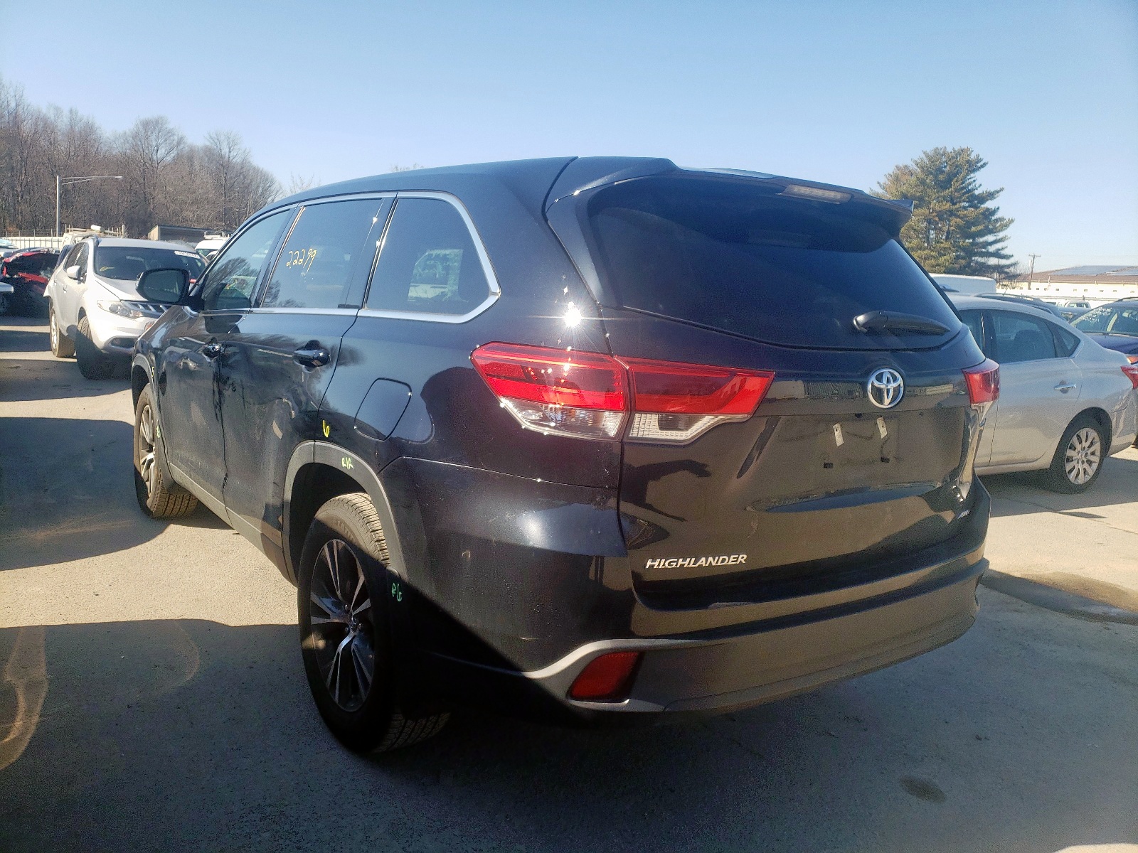 Photo 3 from auction – 2019 TOYOTA HIGHLANDER with VIN 5TDBZRFH3KS710462