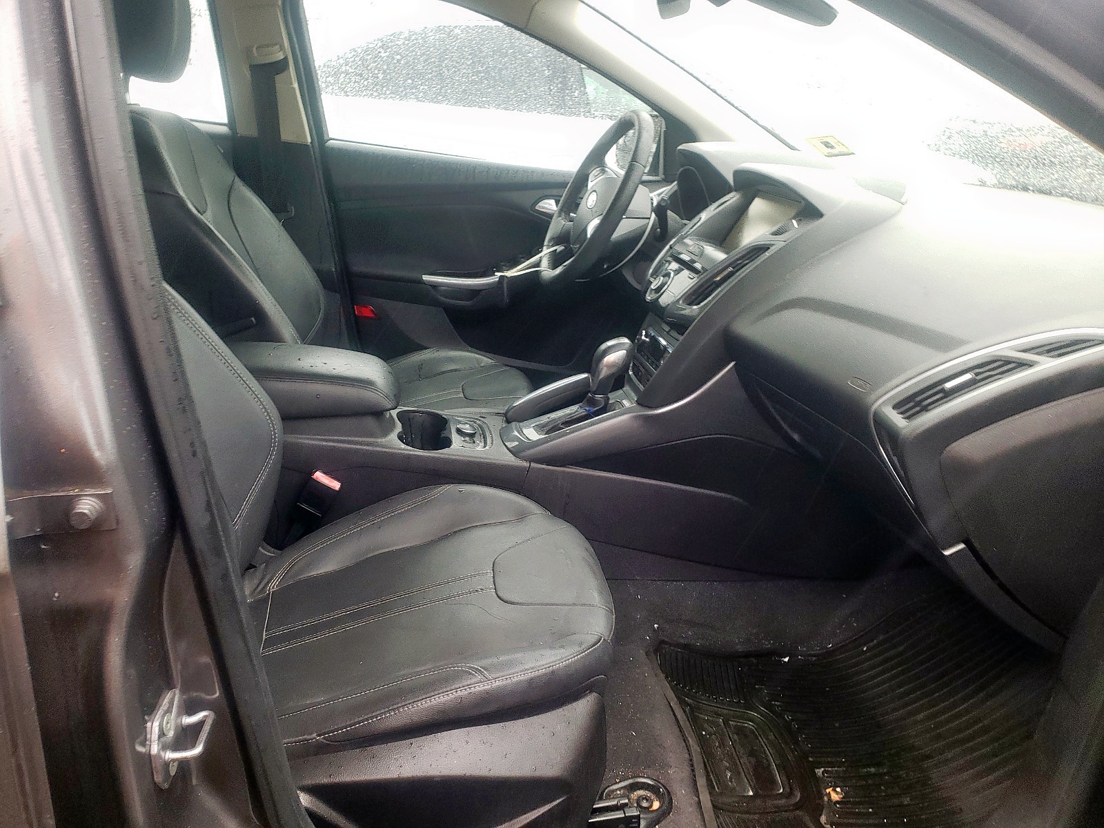 Photo 5 from auction – 2012 FORD FOCUS TITA with VIN 1FAHP3N21CL307258