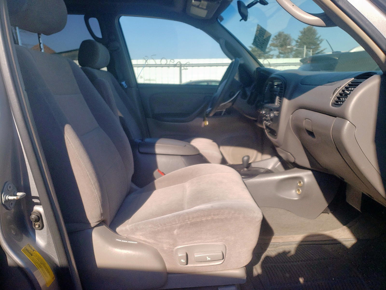 Photo 15 from auction – 2004 TOYOTA SEQUOIA SR with VIN 5TDBT44A34S221573