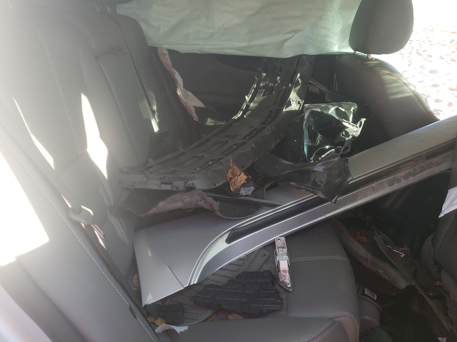 Photo 6 from auction – 2017 CHEVROLET IMPALA LT with VIN 2G1105S31H9157328