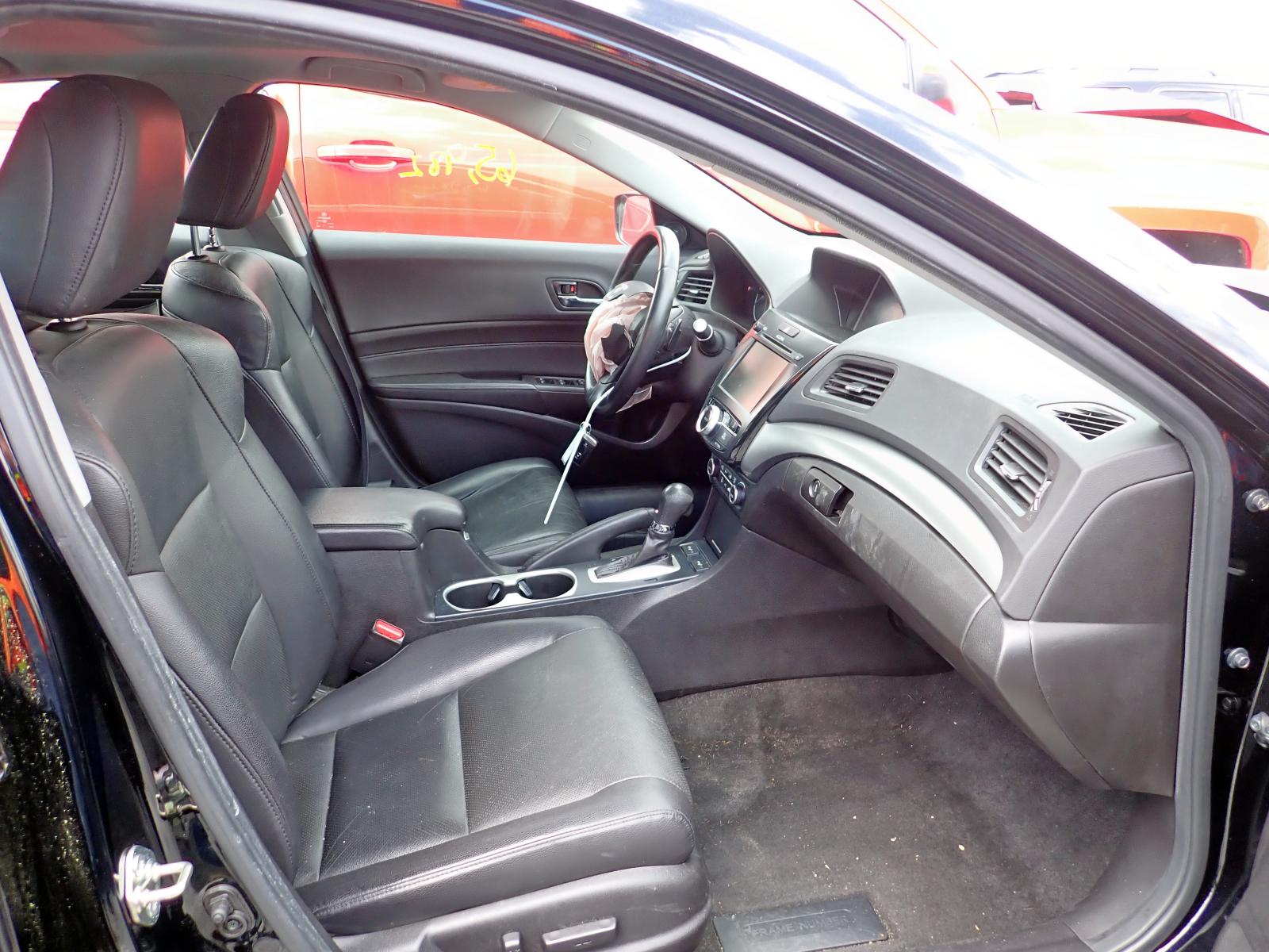 Photo 5 from auction – 2017 ACURA ILX PREMIU with VIN 19UDE2F70HA008657