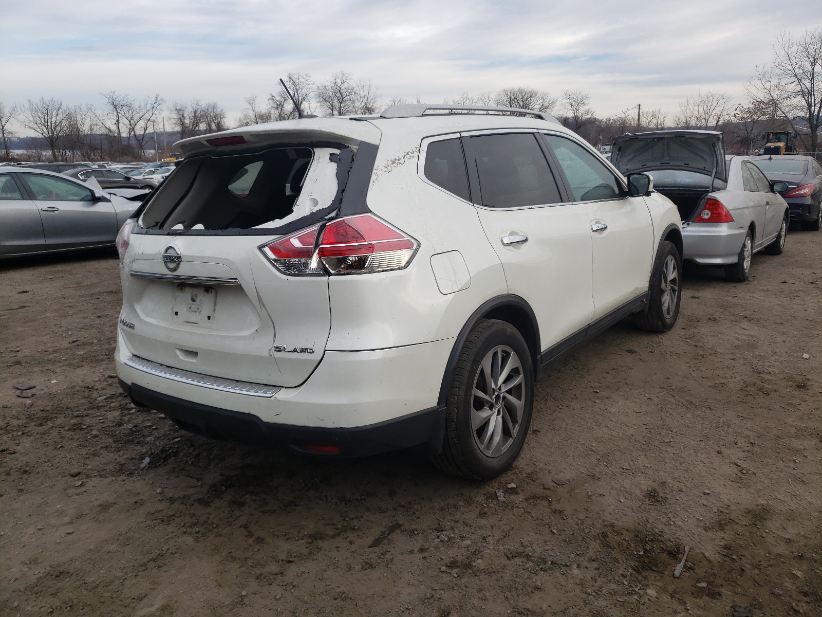 Photo 4 from auction – 2015 NISSAN ROGUE S with VIN 5N1AT2MV1FC827392