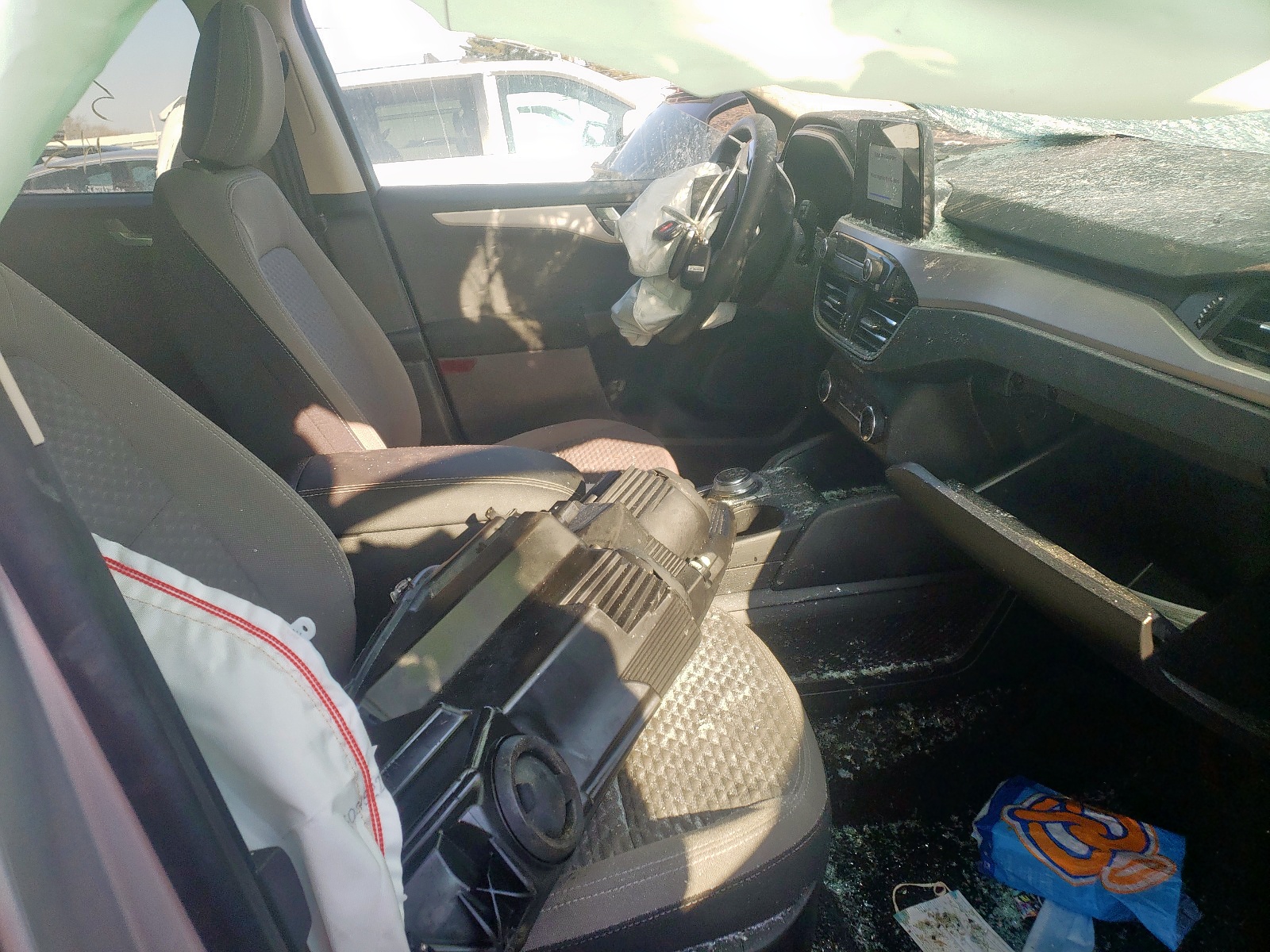 Photo 5 from auction – 2020 FORD ESCAPE SE with VIN 1FMCU9G63LUB37863