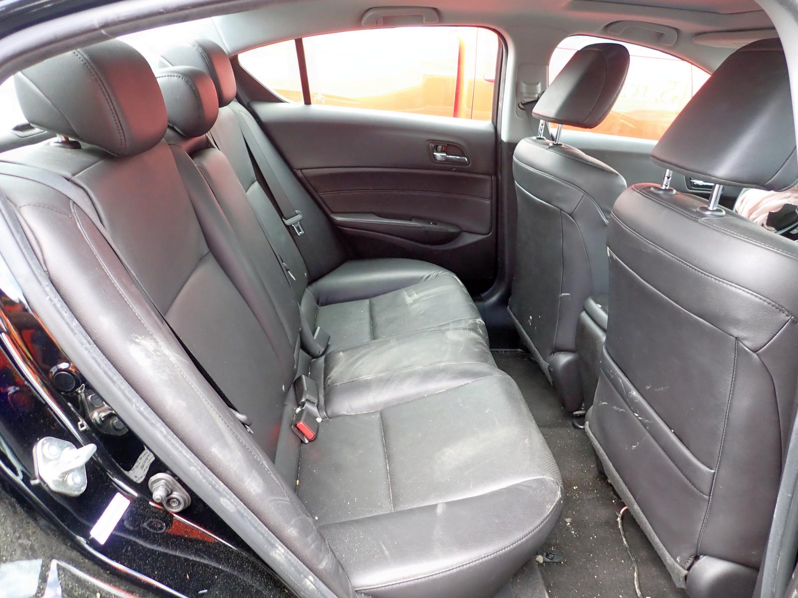 Photo 6 from auction – 2017 ACURA ILX PREMIU with VIN 19UDE2F70HA008657