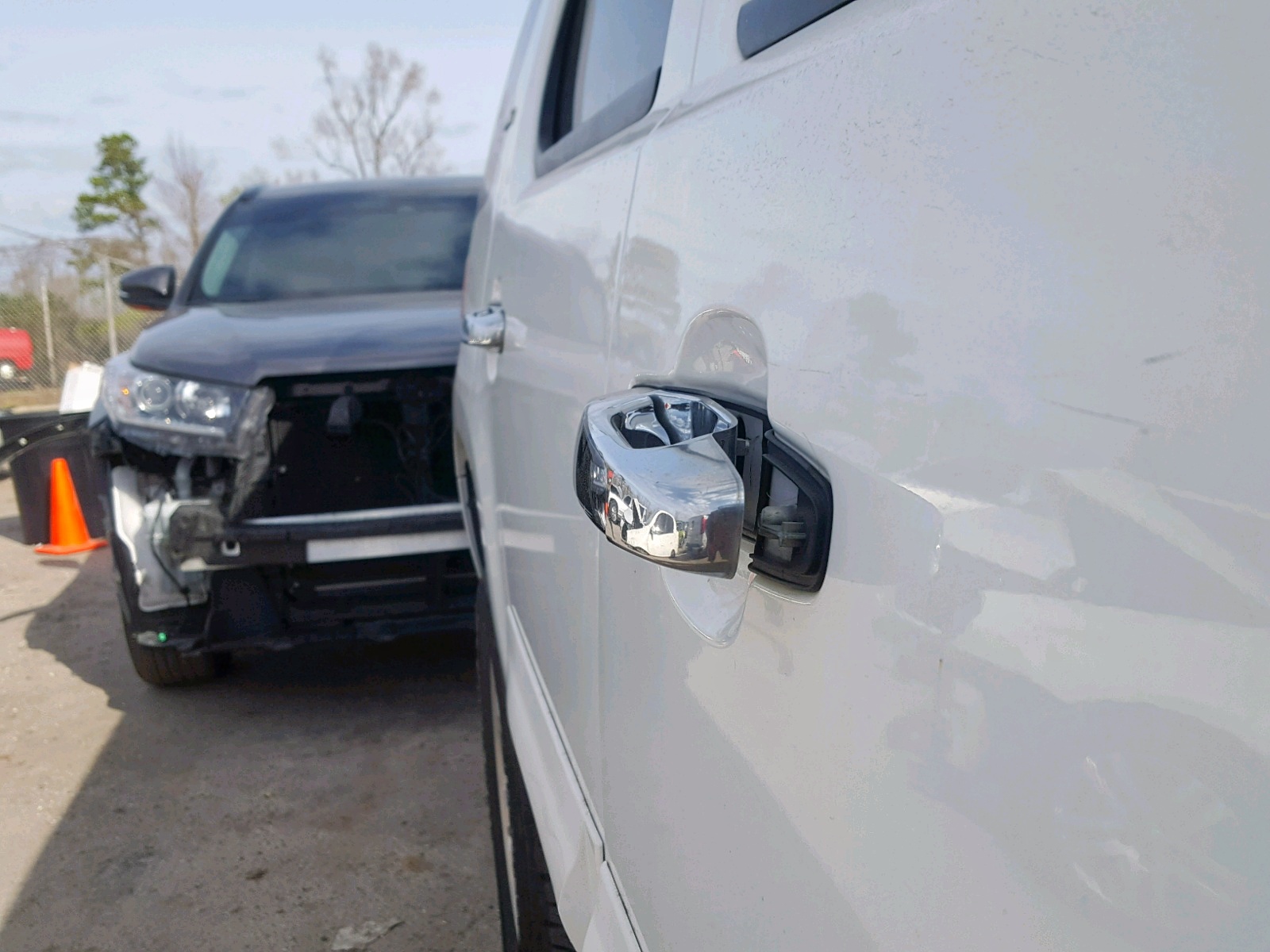 Photo 9 from auction – 2007 GMC YUKON with VIN 1GKFC13037R376012
