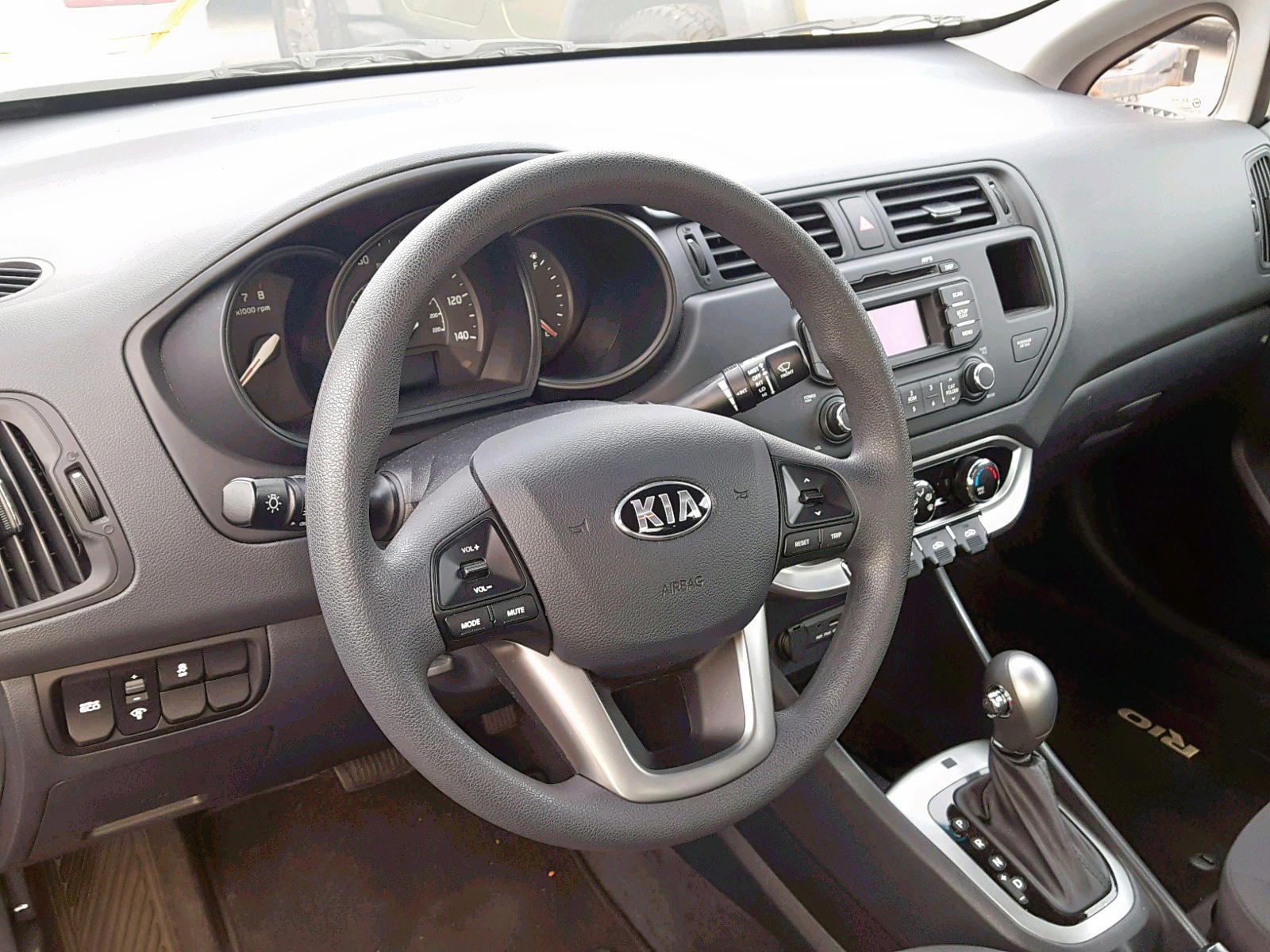 Photo 9 from auction – 2013 KIA RIO LX with VIN KNADM4A38D6172914
