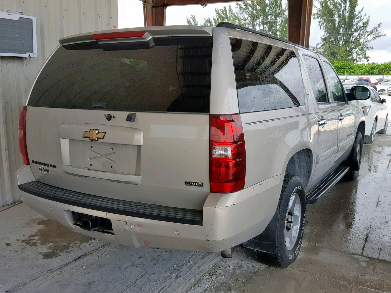 Photo 4 from auction – 2007 CHEVROLET SUBURBAN K with VIN 1GNFK16307J187909