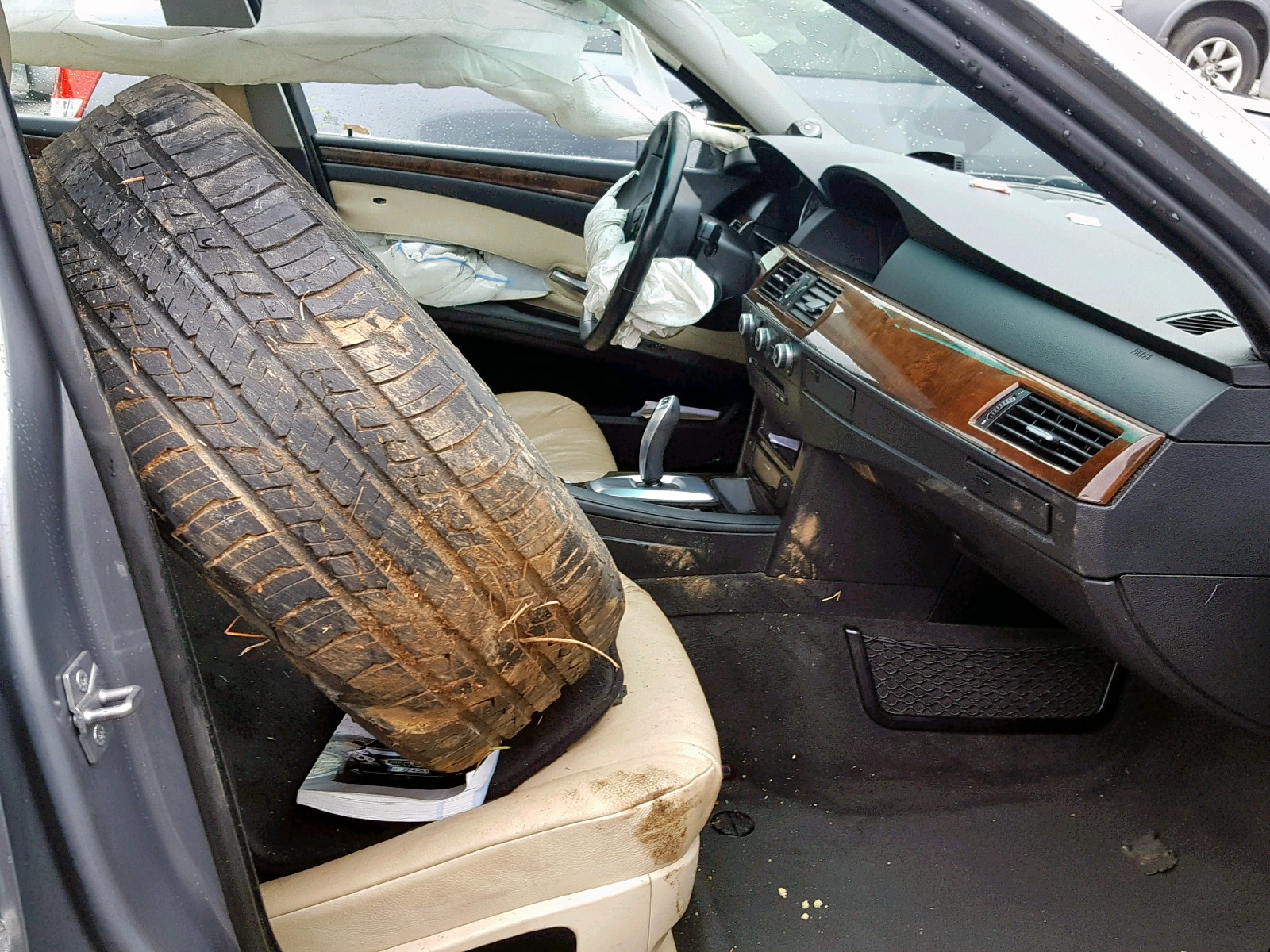 Photo 5 from auction – 2010 BMW 528 I with VIN WBANU5C55AC363874