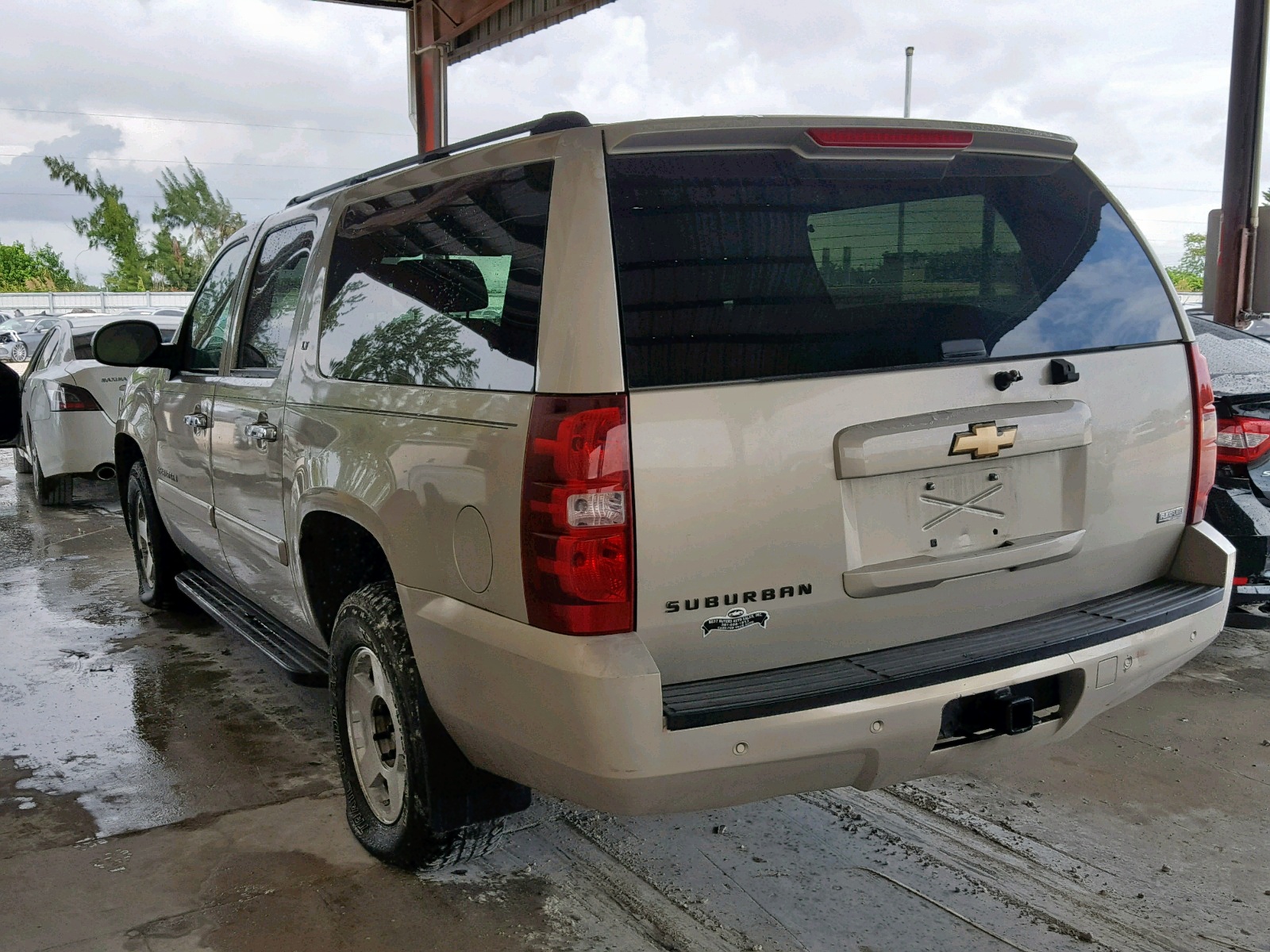 Photo 3 from auction – 2007 CHEVROLET SUBURBAN K with VIN 1GNFK16307J187909